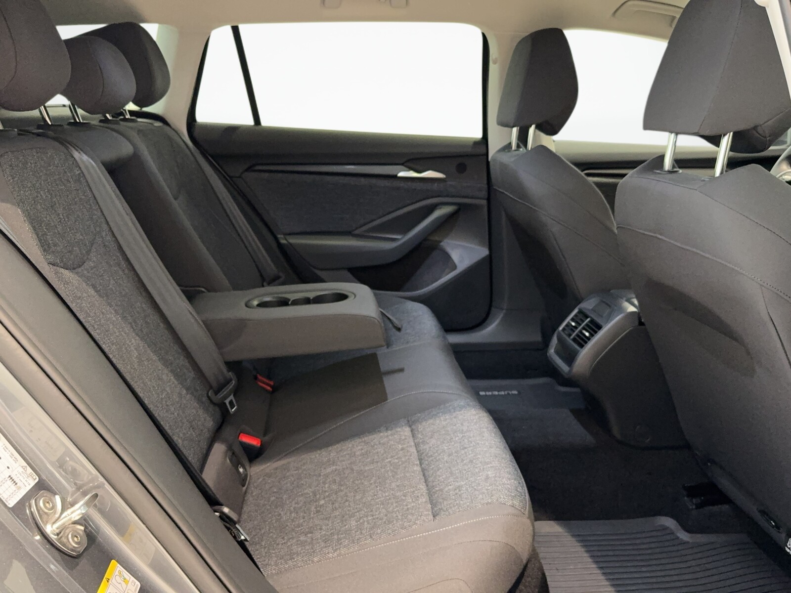 Škoda Superb Combi - zdjęcie 17
