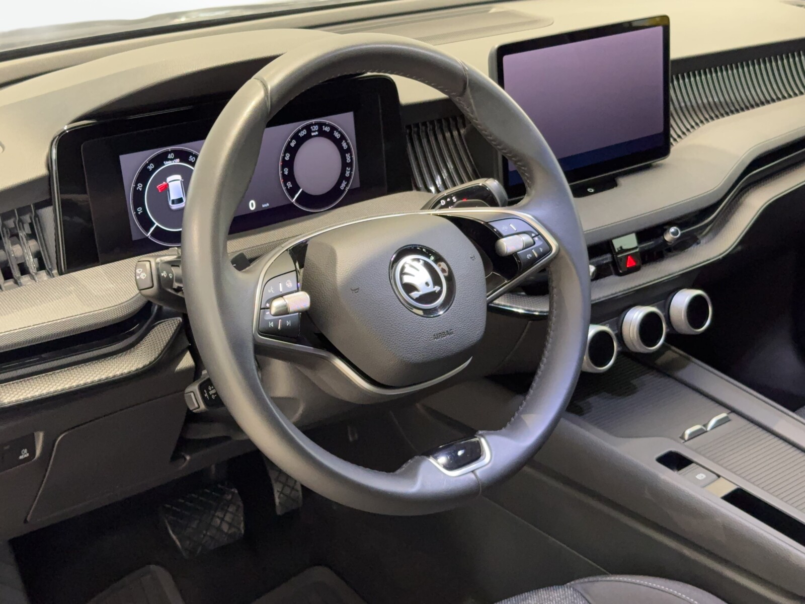 Škoda Superb Combi - zdjęcie 23