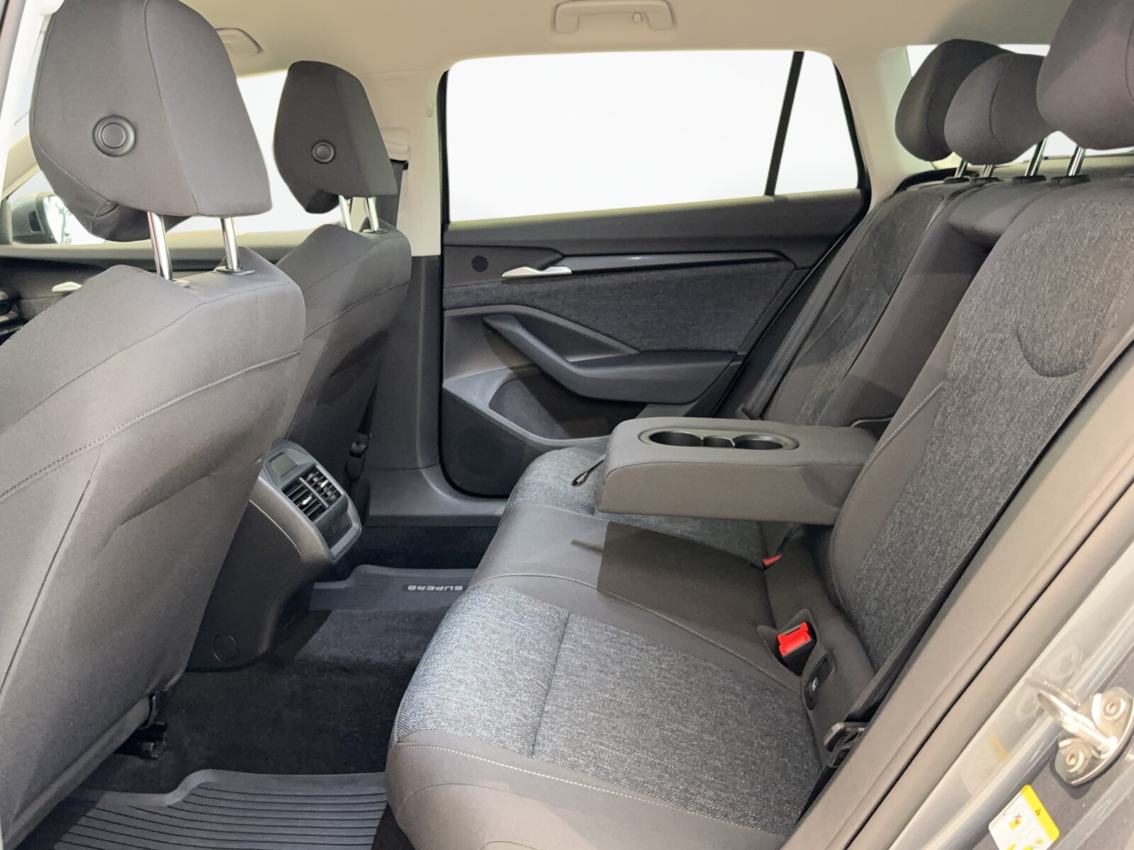 Škoda Superb Combi - zdjęcie 13