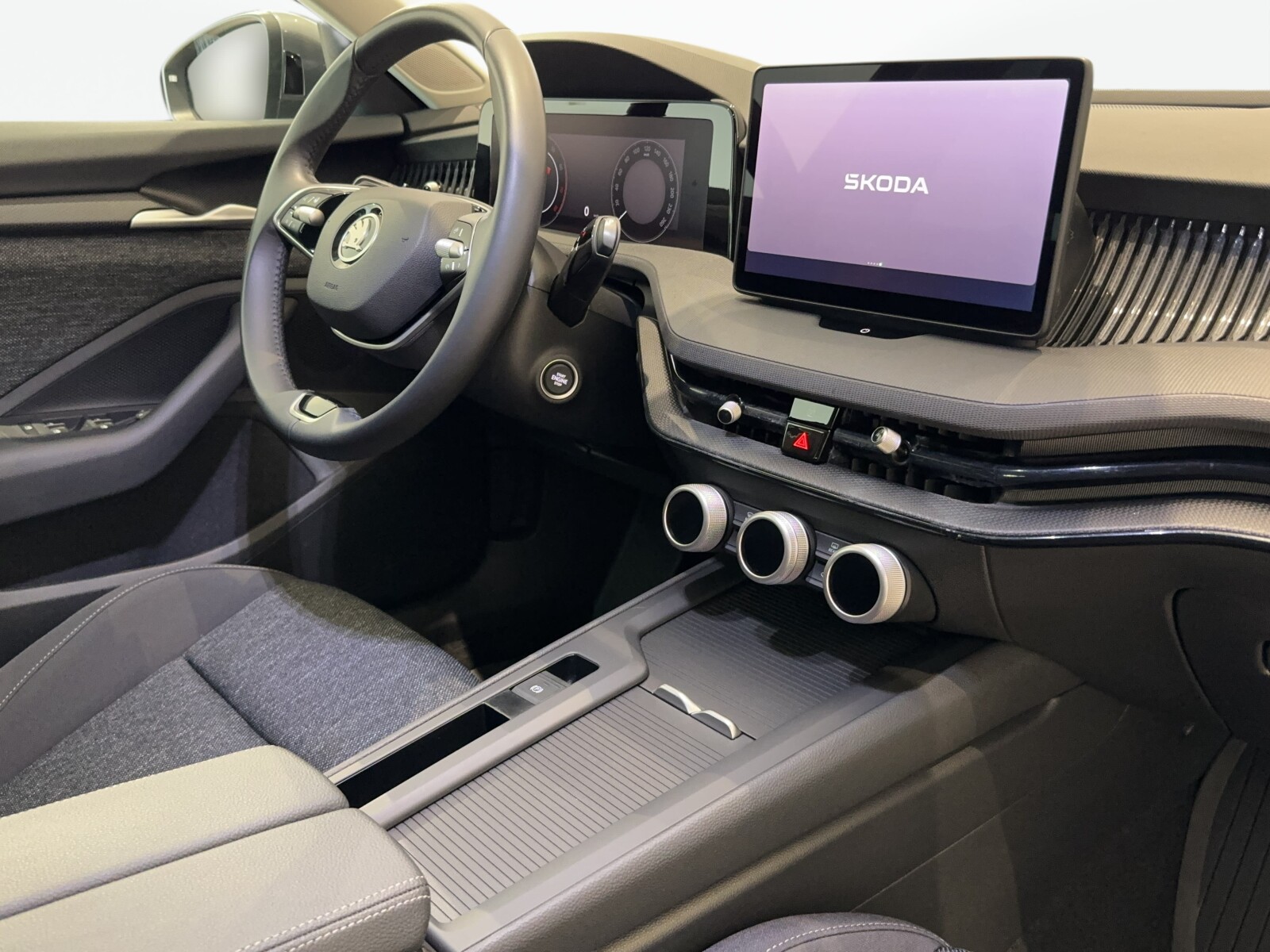 Škoda Superb Combi - zdjęcie 22