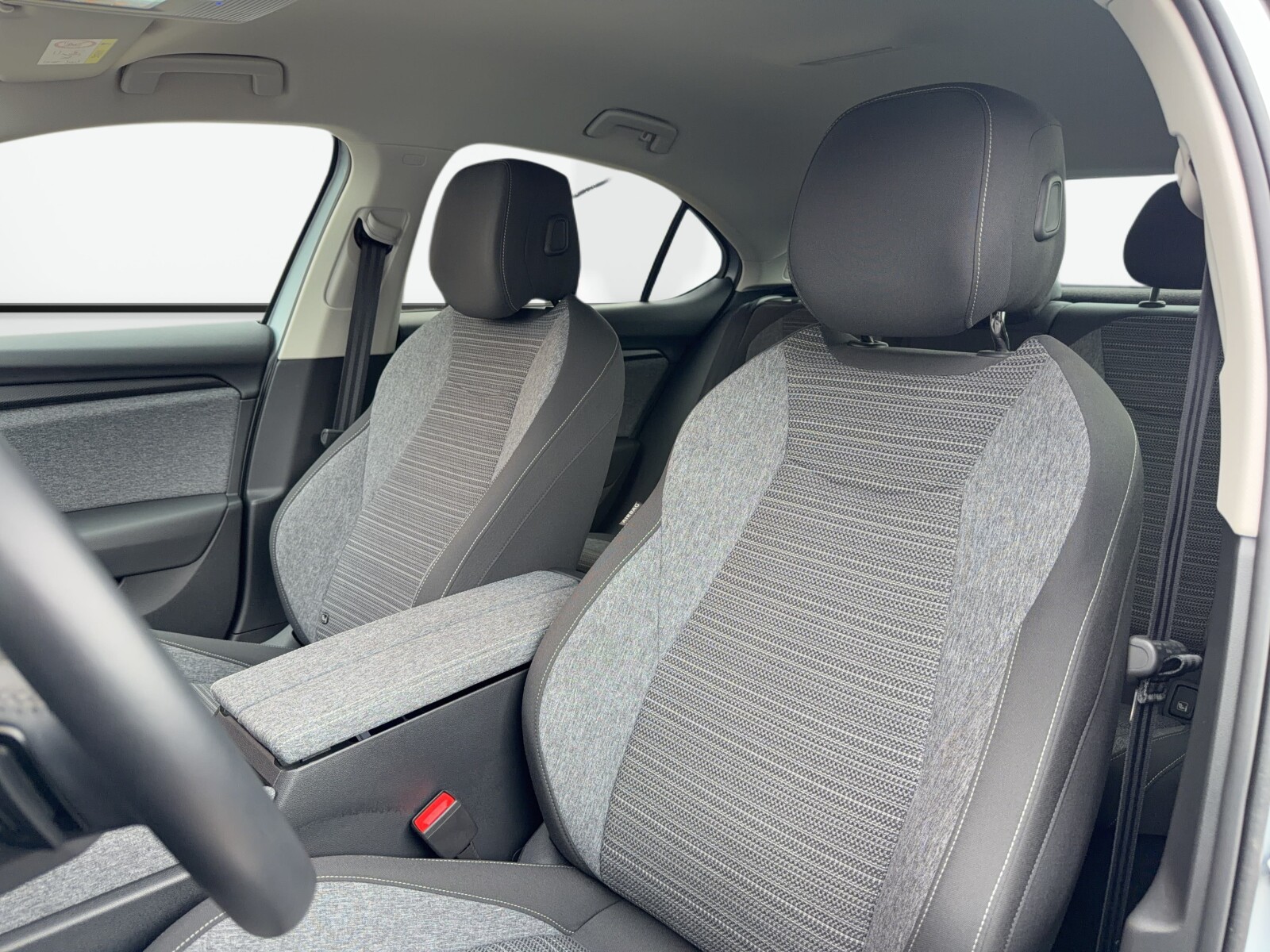 Škoda Superb - zdjęcie 12