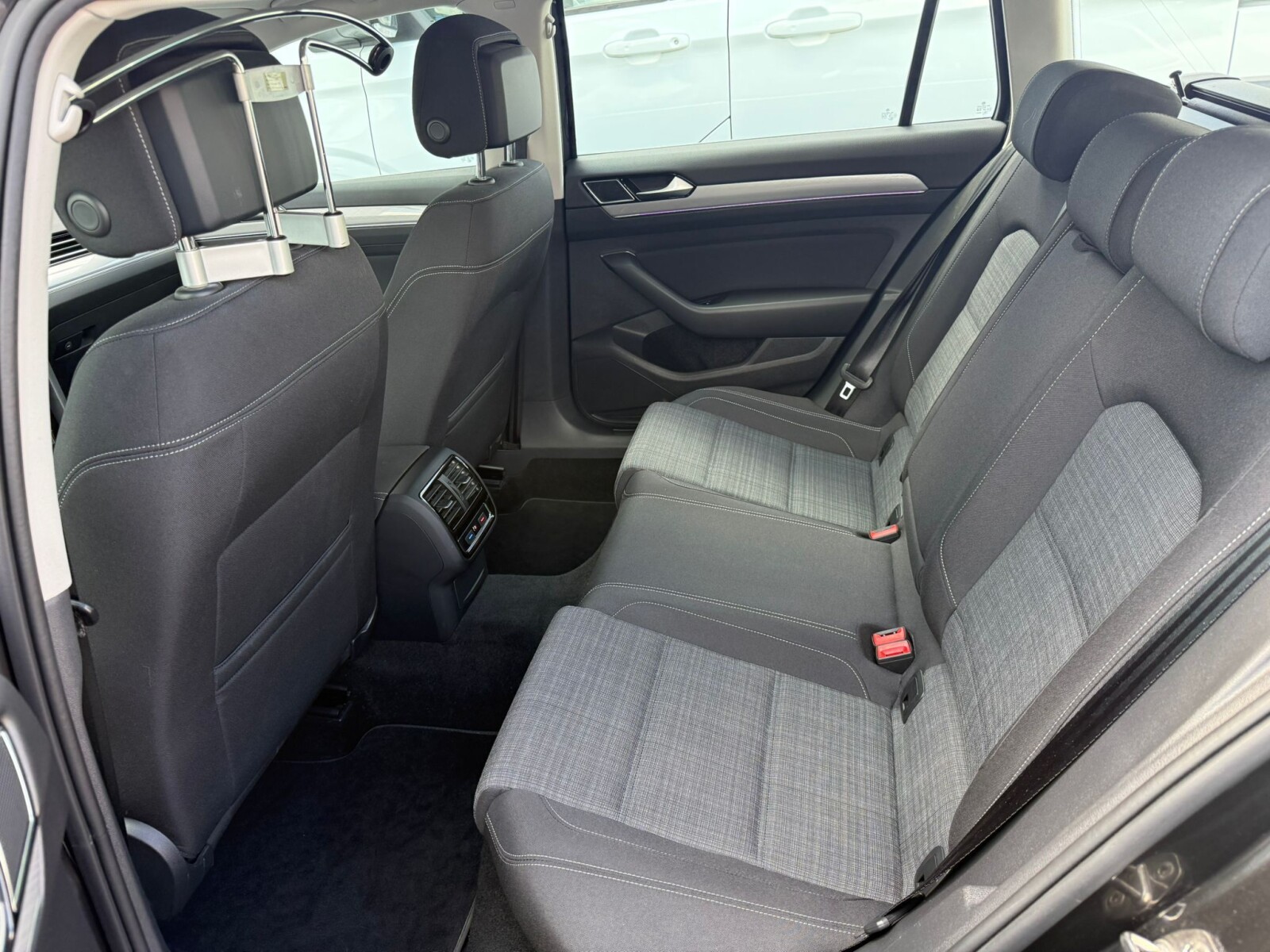 Volkswagen Passat - zdjęcie 14
