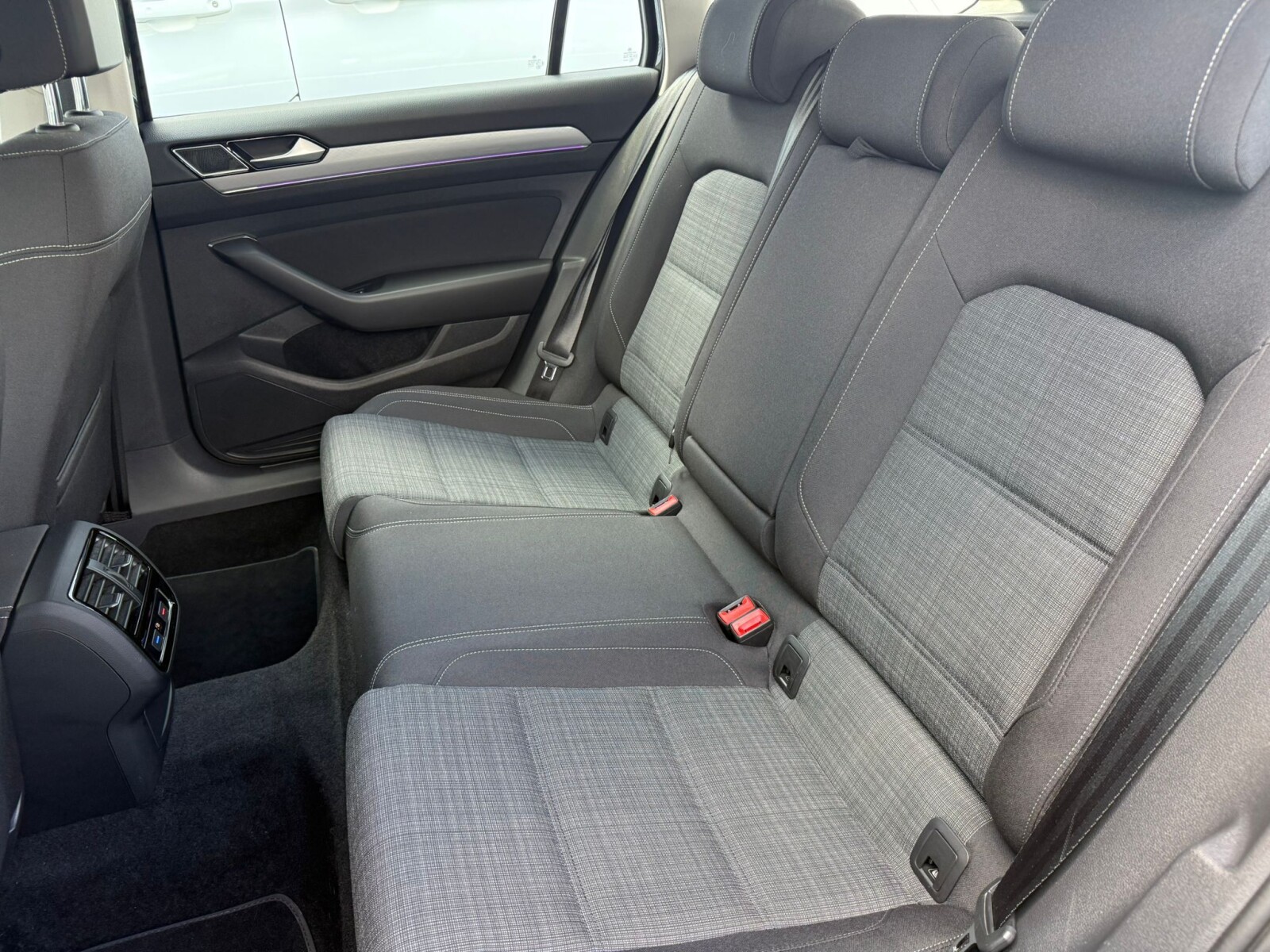 Volkswagen Passat - zdjęcie 15