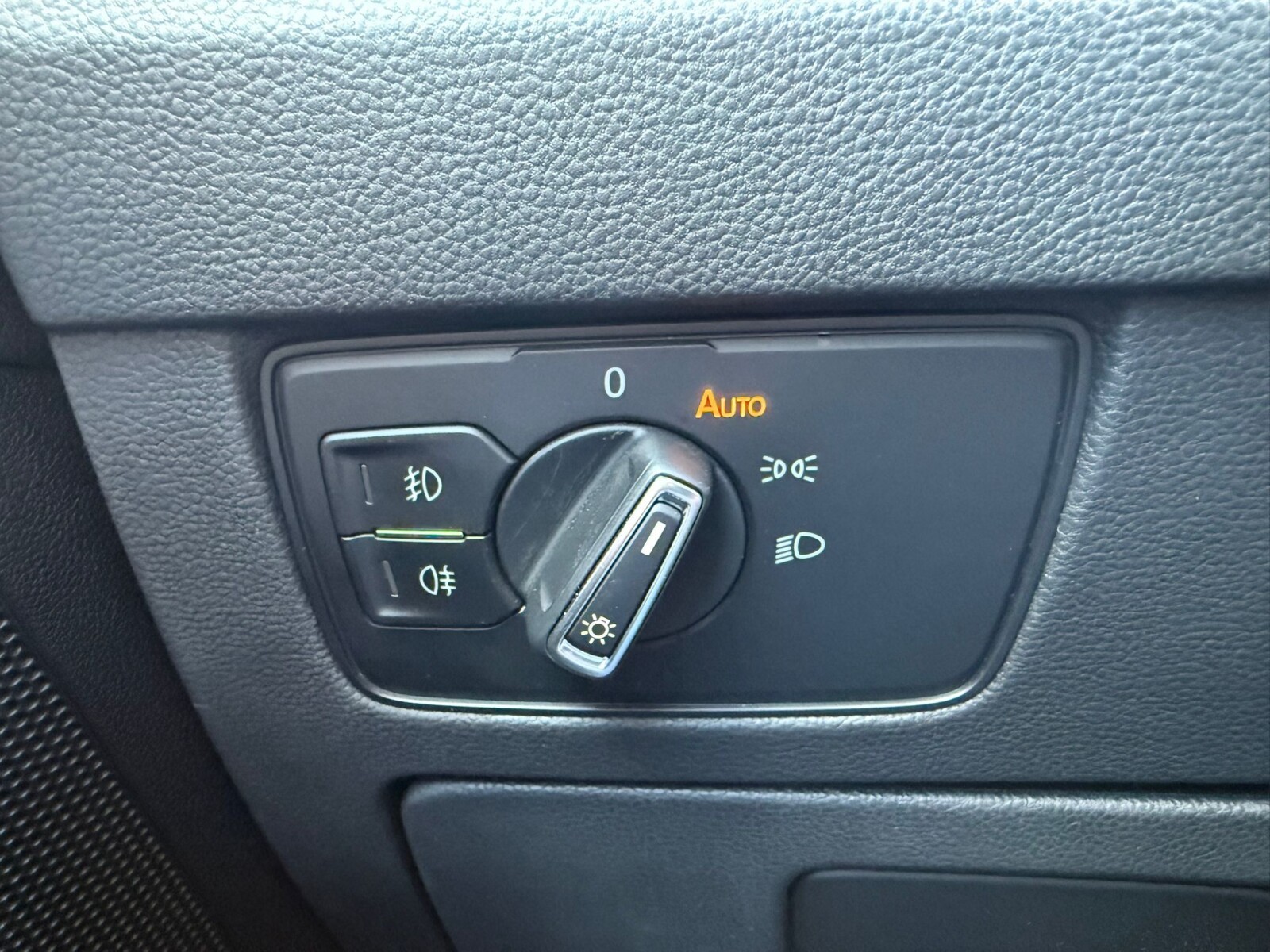 Volkswagen Passat - zdjęcie 37