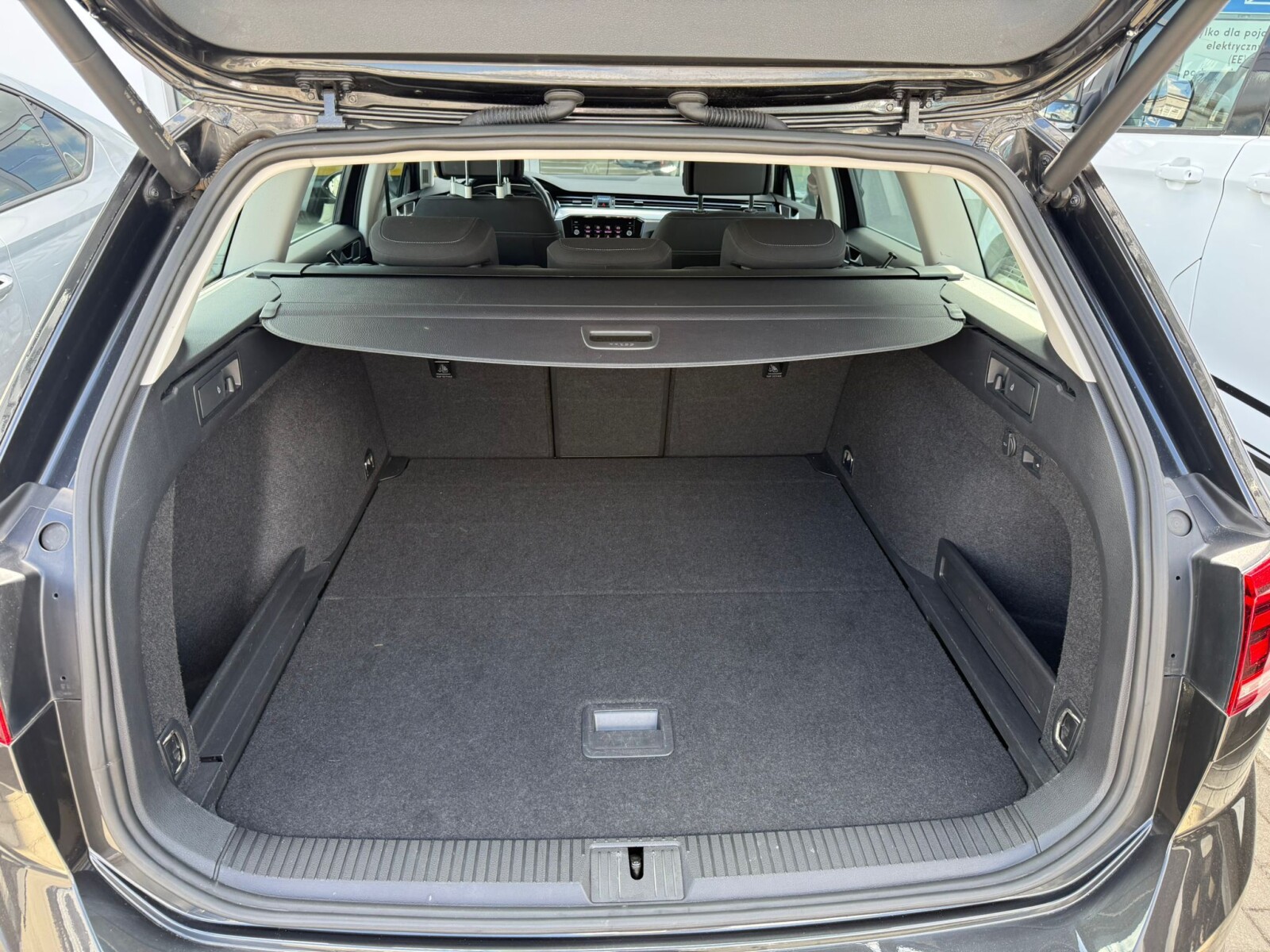 Volkswagen Passat - zdjęcie 9