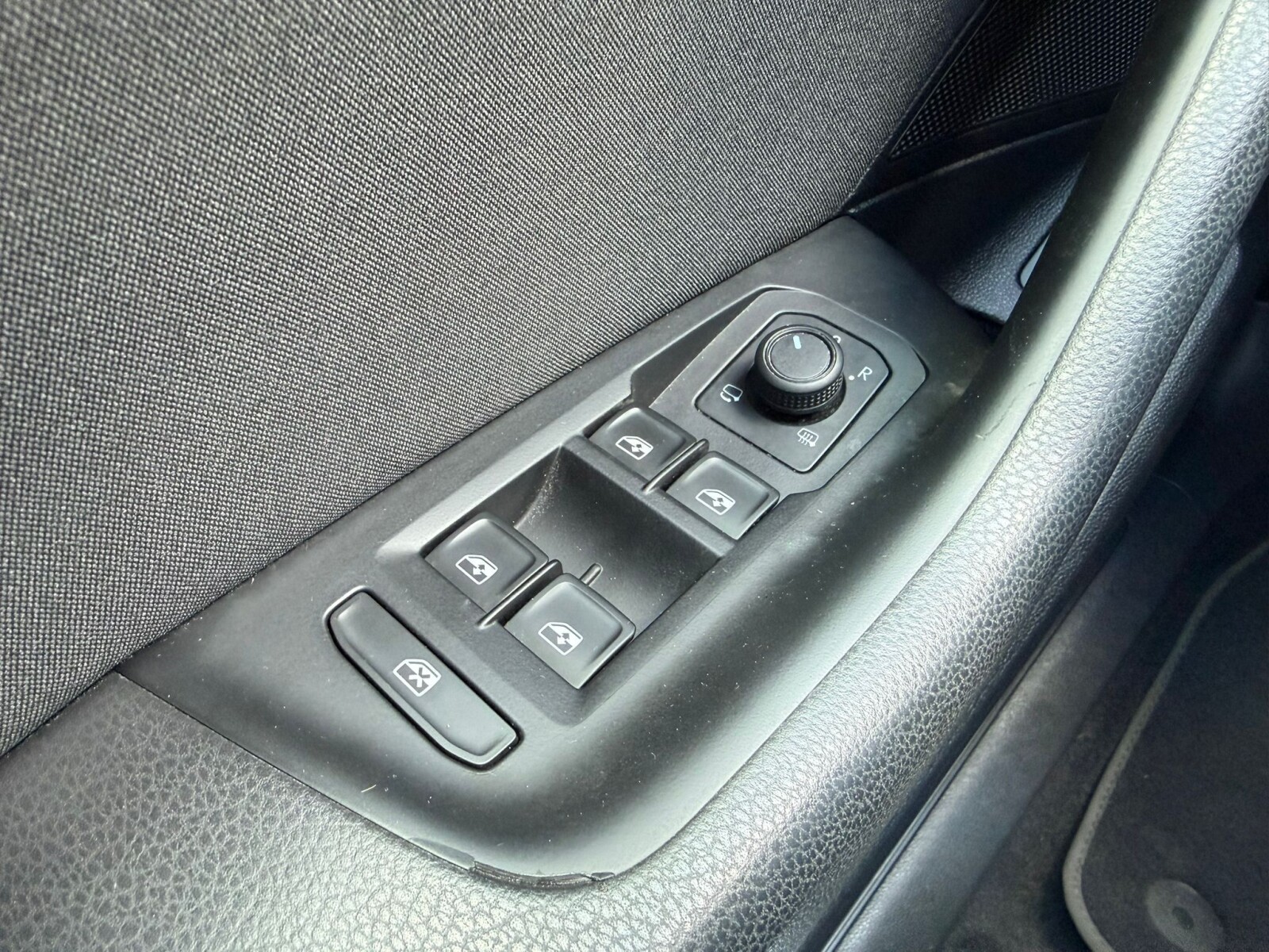 Volkswagen Passat - zdjęcie 38