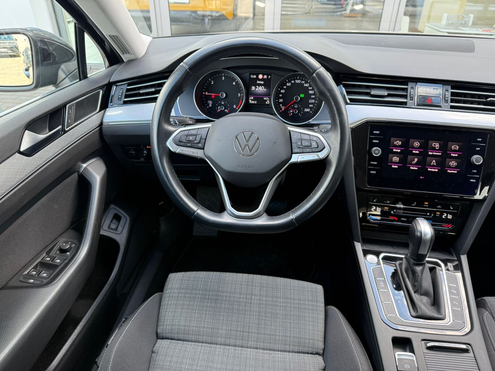 Volkswagen Passat - zdjęcie 19