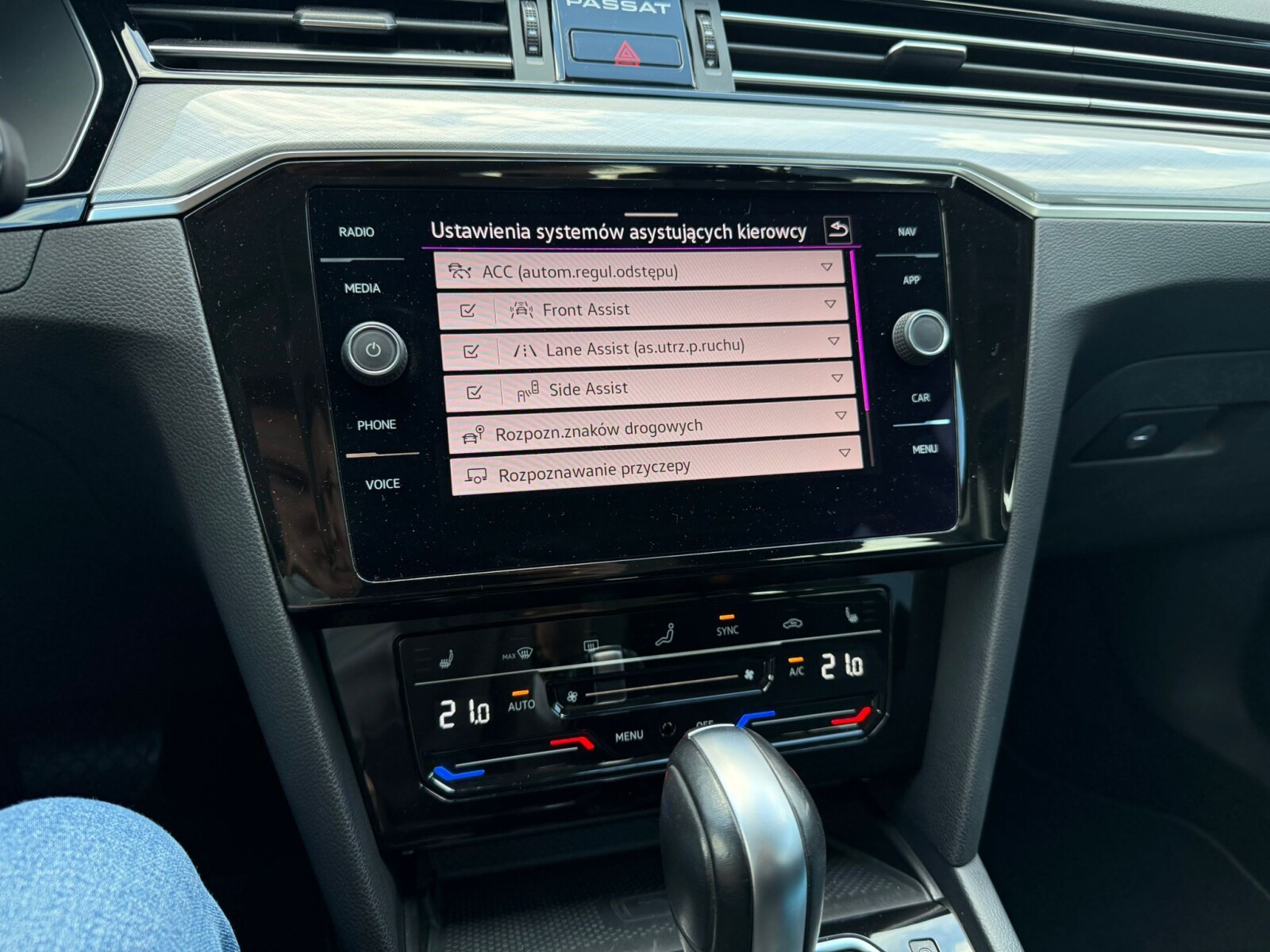 Volkswagen Passat - zdjęcie 24