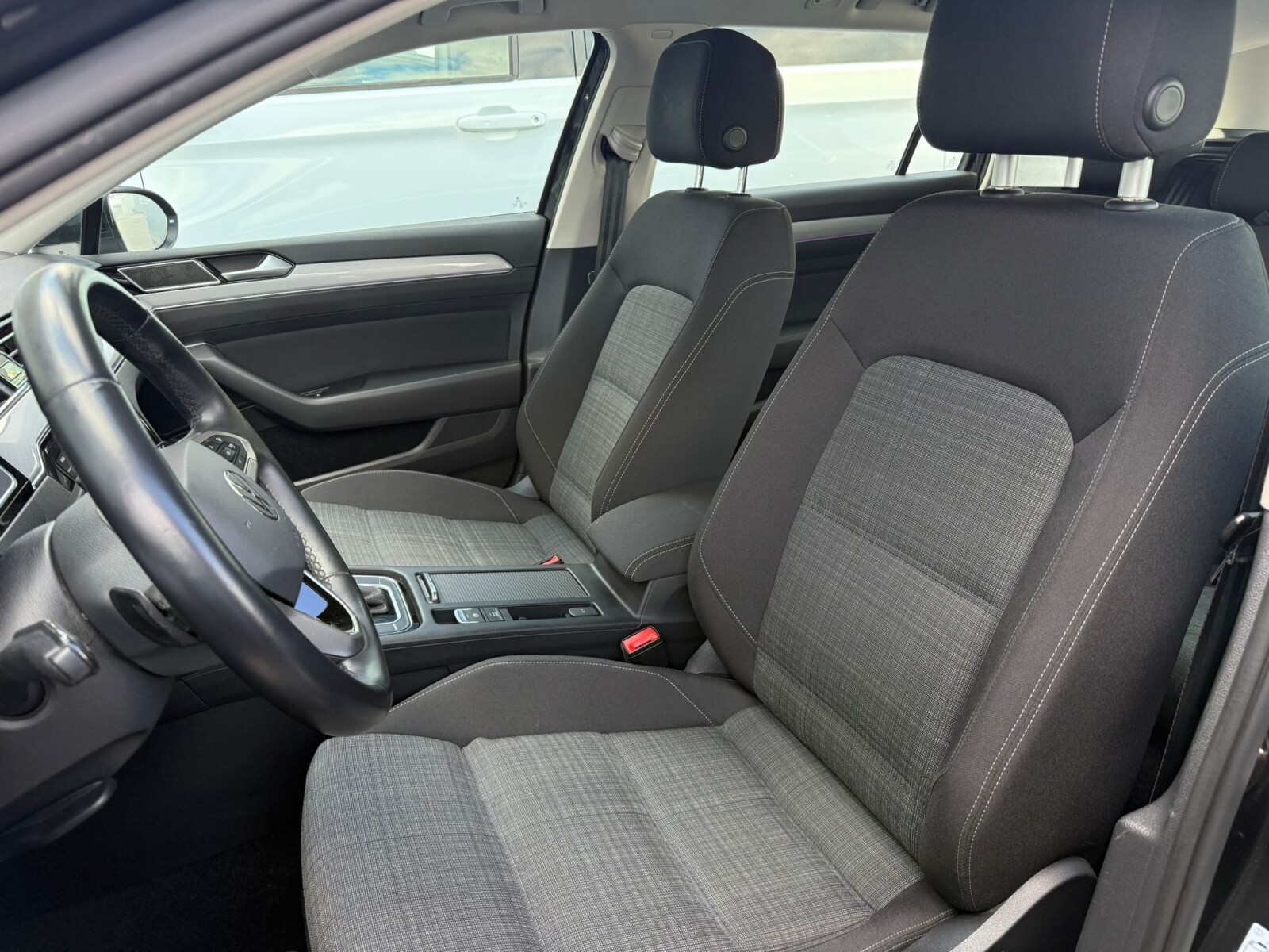 Volkswagen Passat - zdjęcie 13
