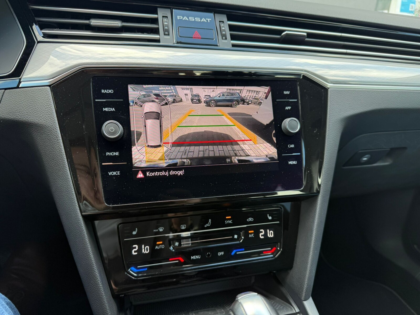 Volkswagen Passat - zdjęcie 26