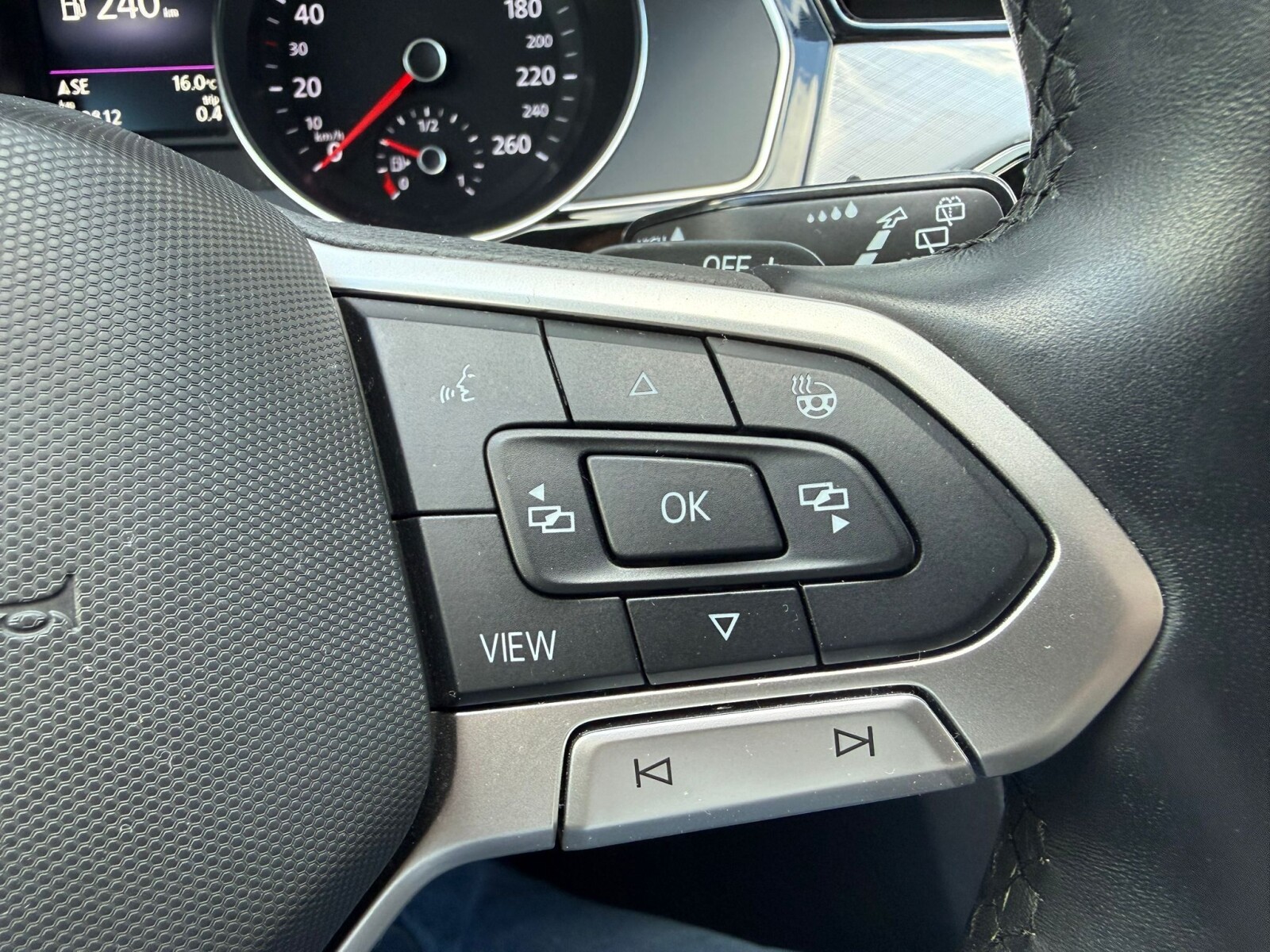 Volkswagen Passat - zdjęcie 23