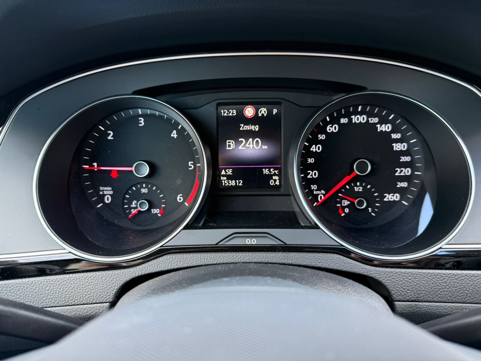 Volkswagen Passat - zdjęcie 22