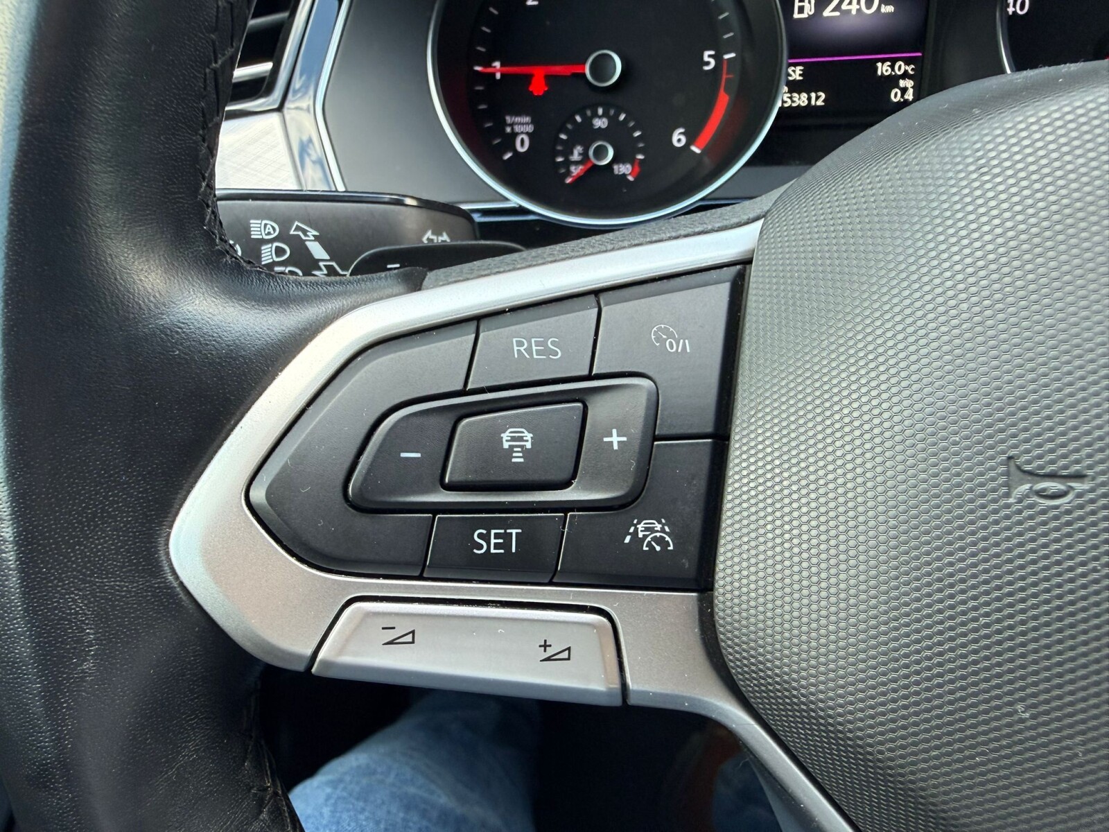 Volkswagen Passat - zdjęcie 21