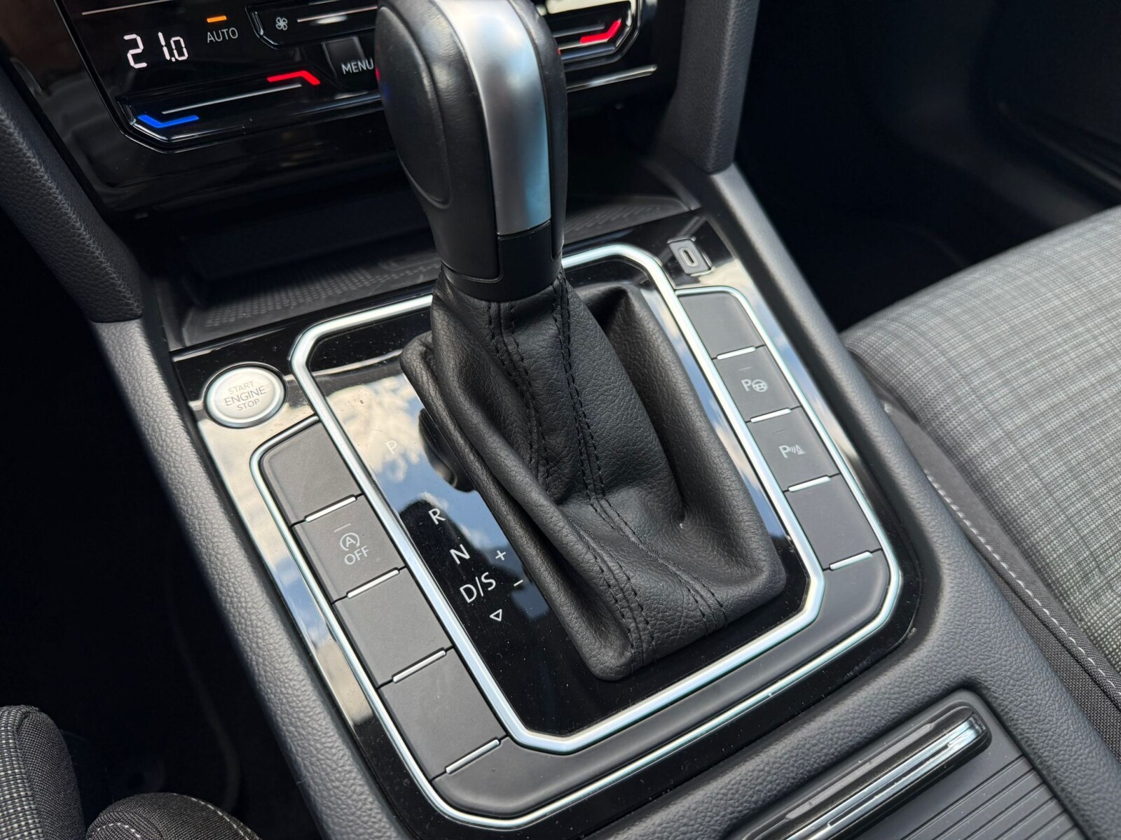 Volkswagen Passat - zdjęcie 34