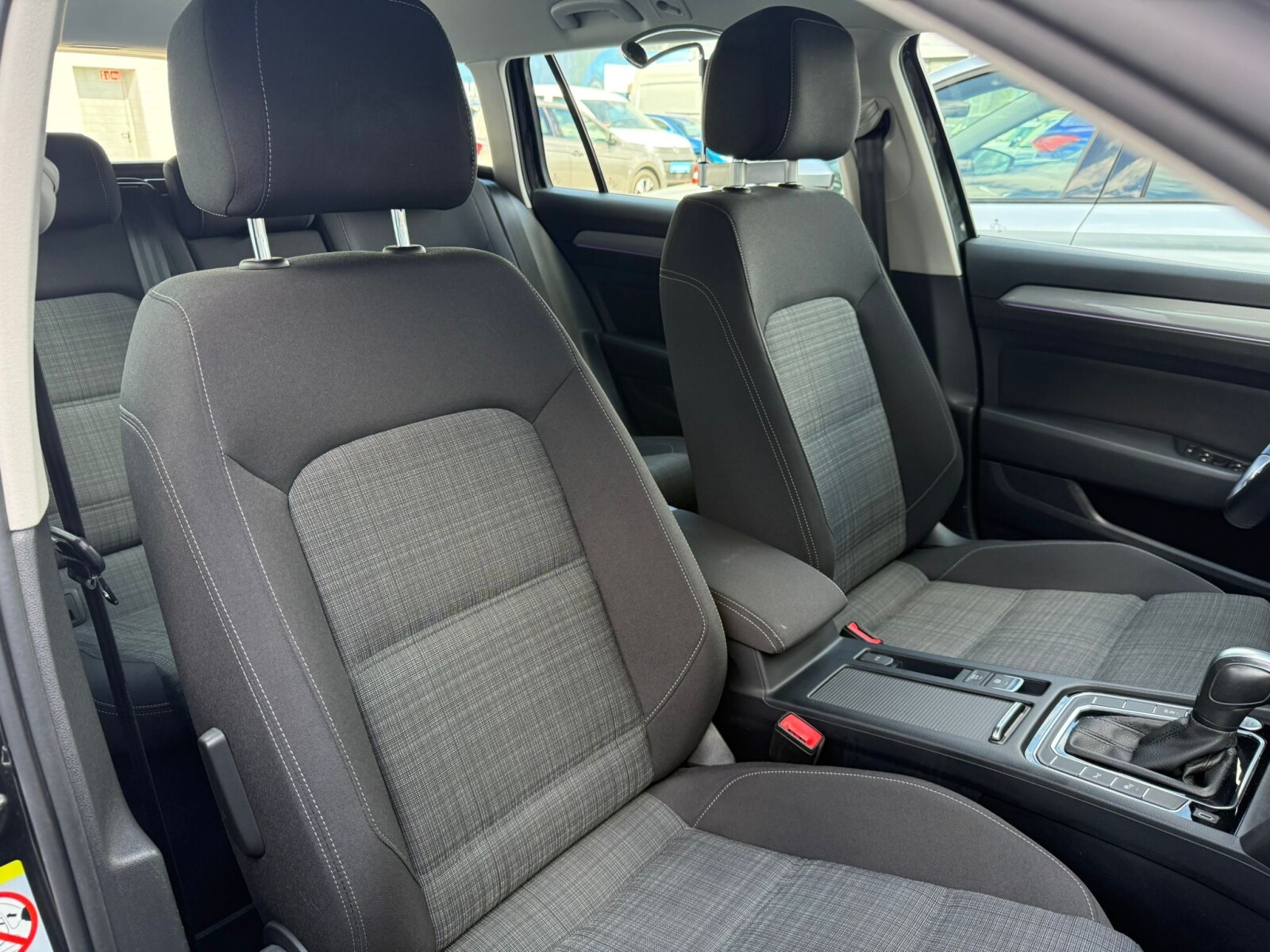 Volkswagen Passat - zdjęcie 17