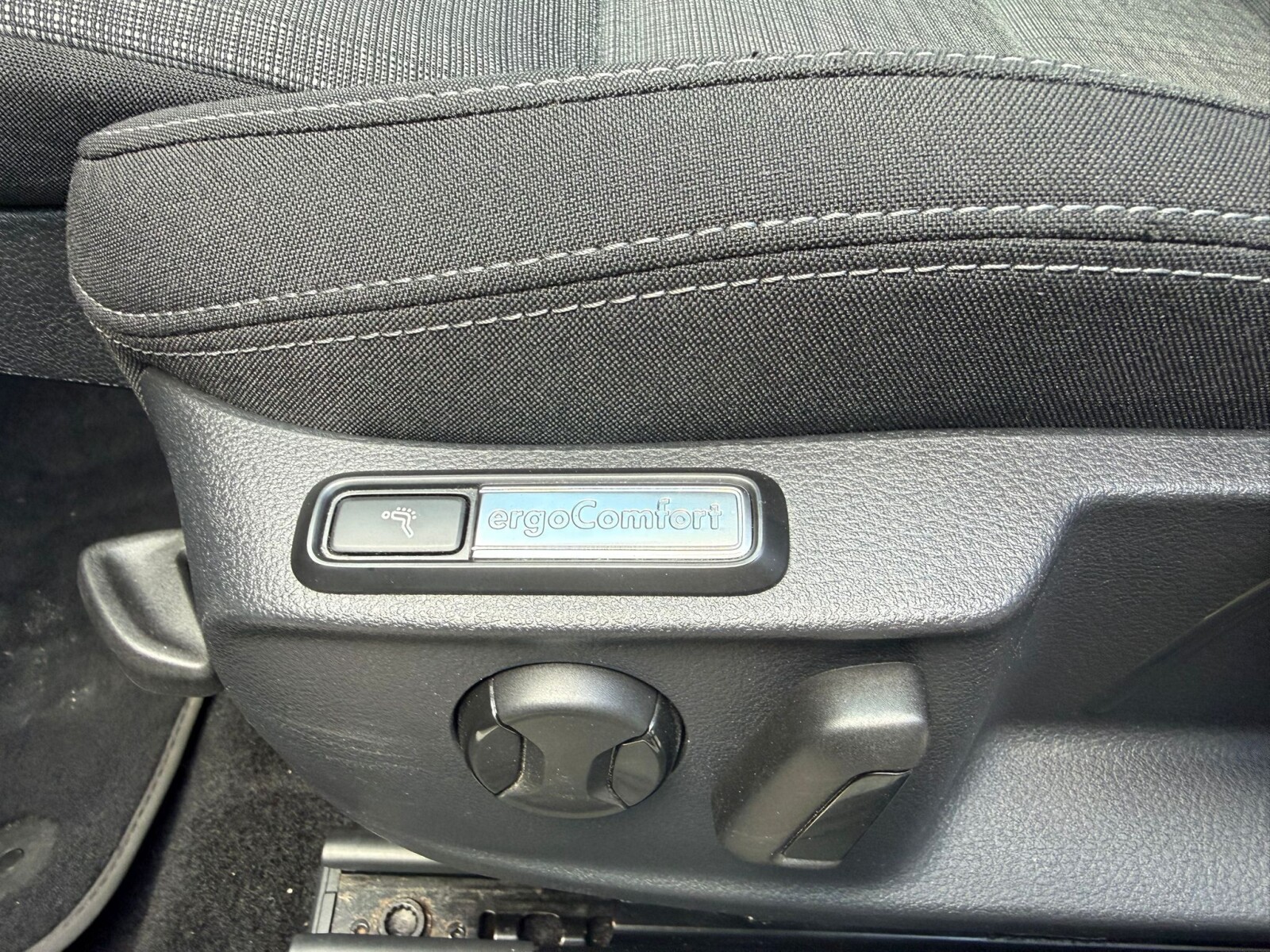 Volkswagen Passat - zdjęcie 36