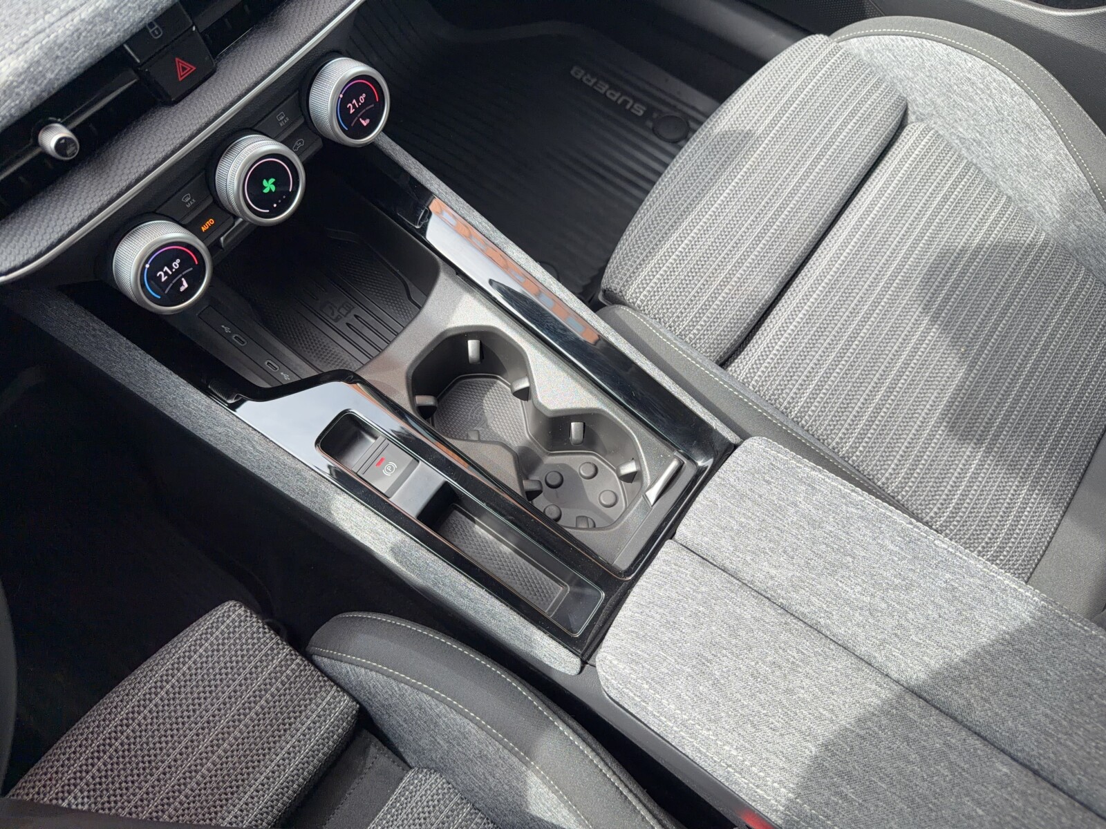 Škoda Superb - zdjęcie 21