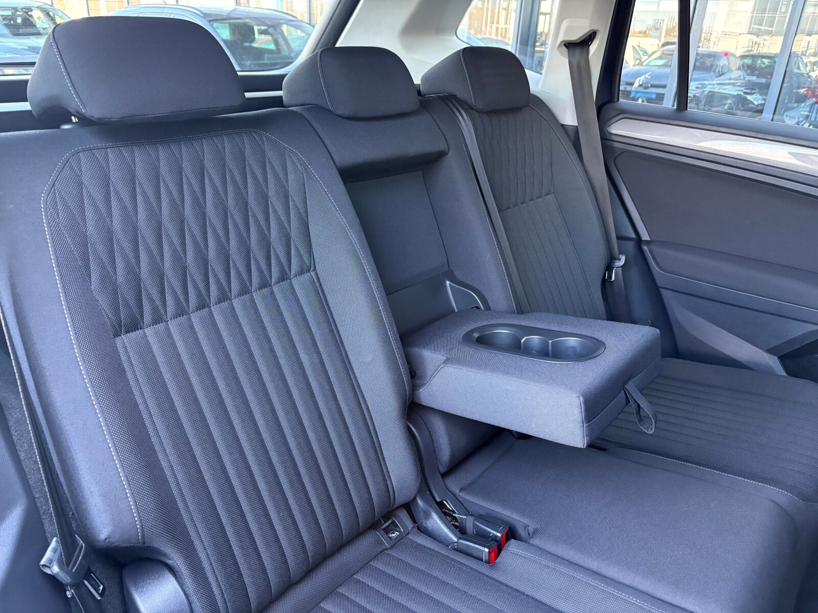 Volkswagen Tiguan Allspace - zdjęcie 16