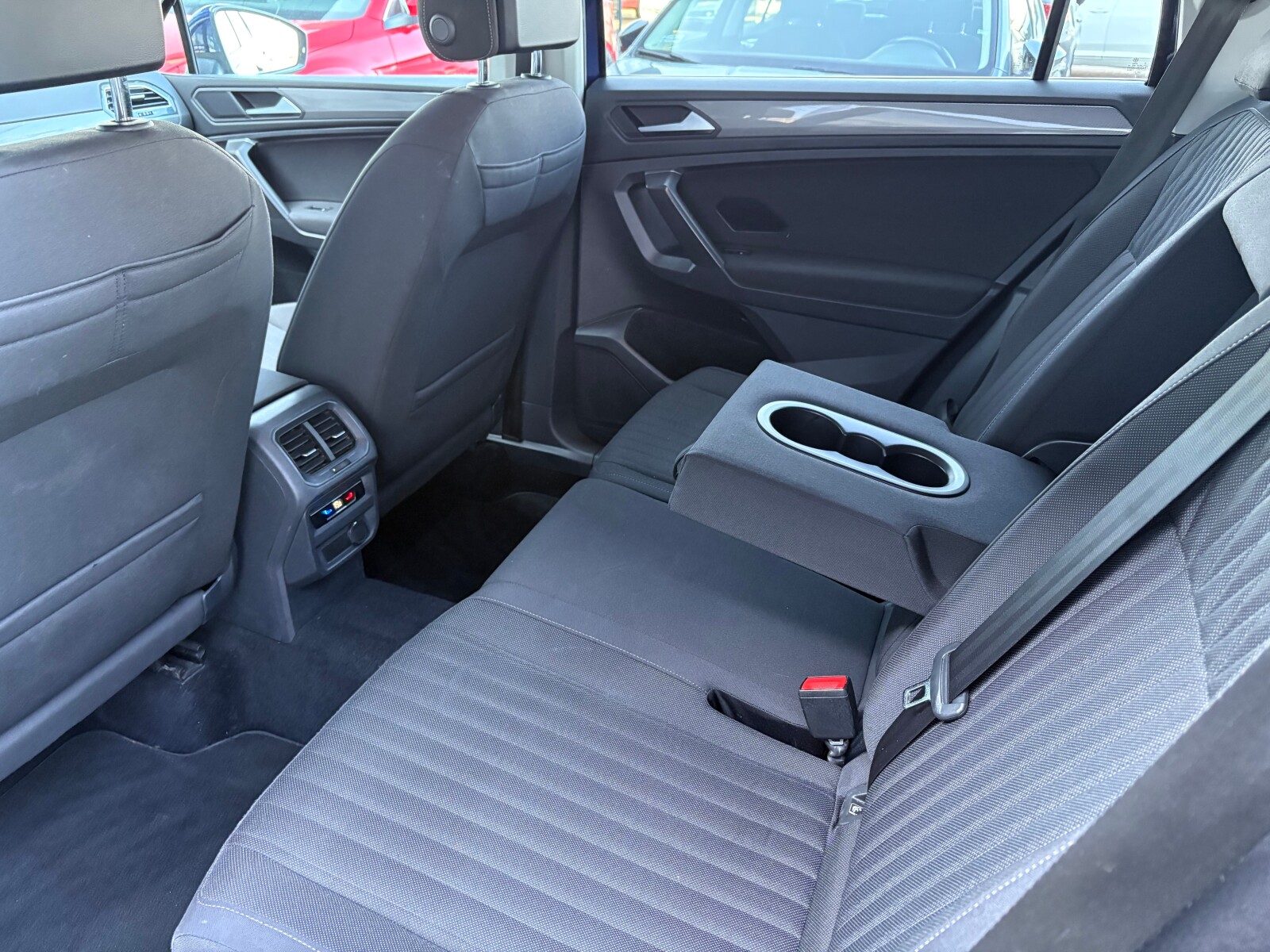 Volkswagen Tiguan Allspace - zdjęcie 15