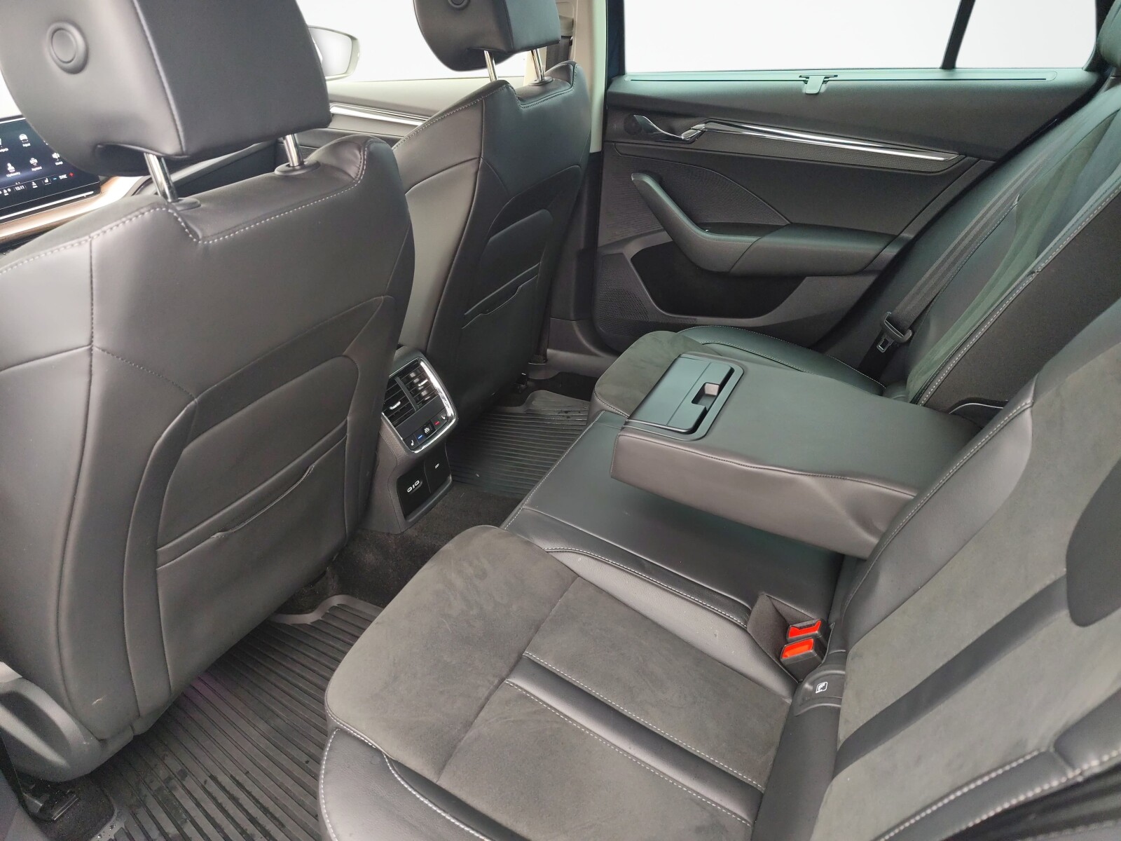 Škoda Octavia Combi - zdjęcie 14