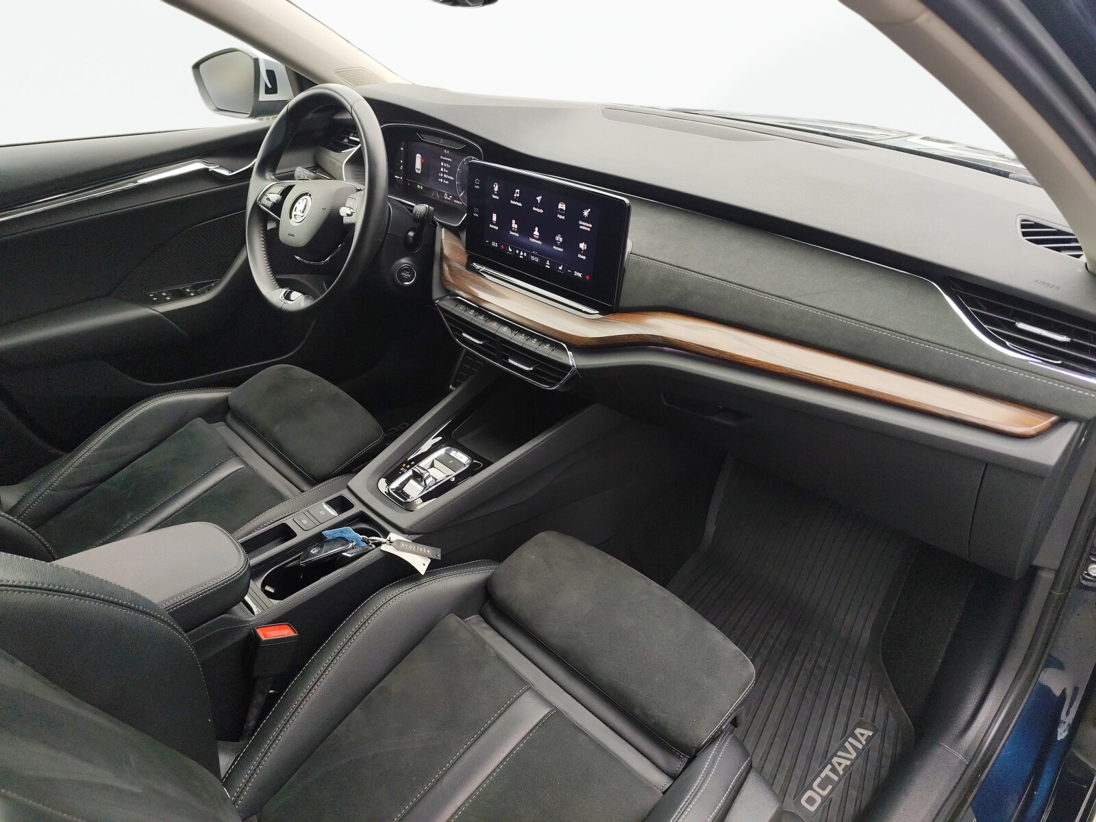 Škoda Octavia Combi - zdjęcie 23