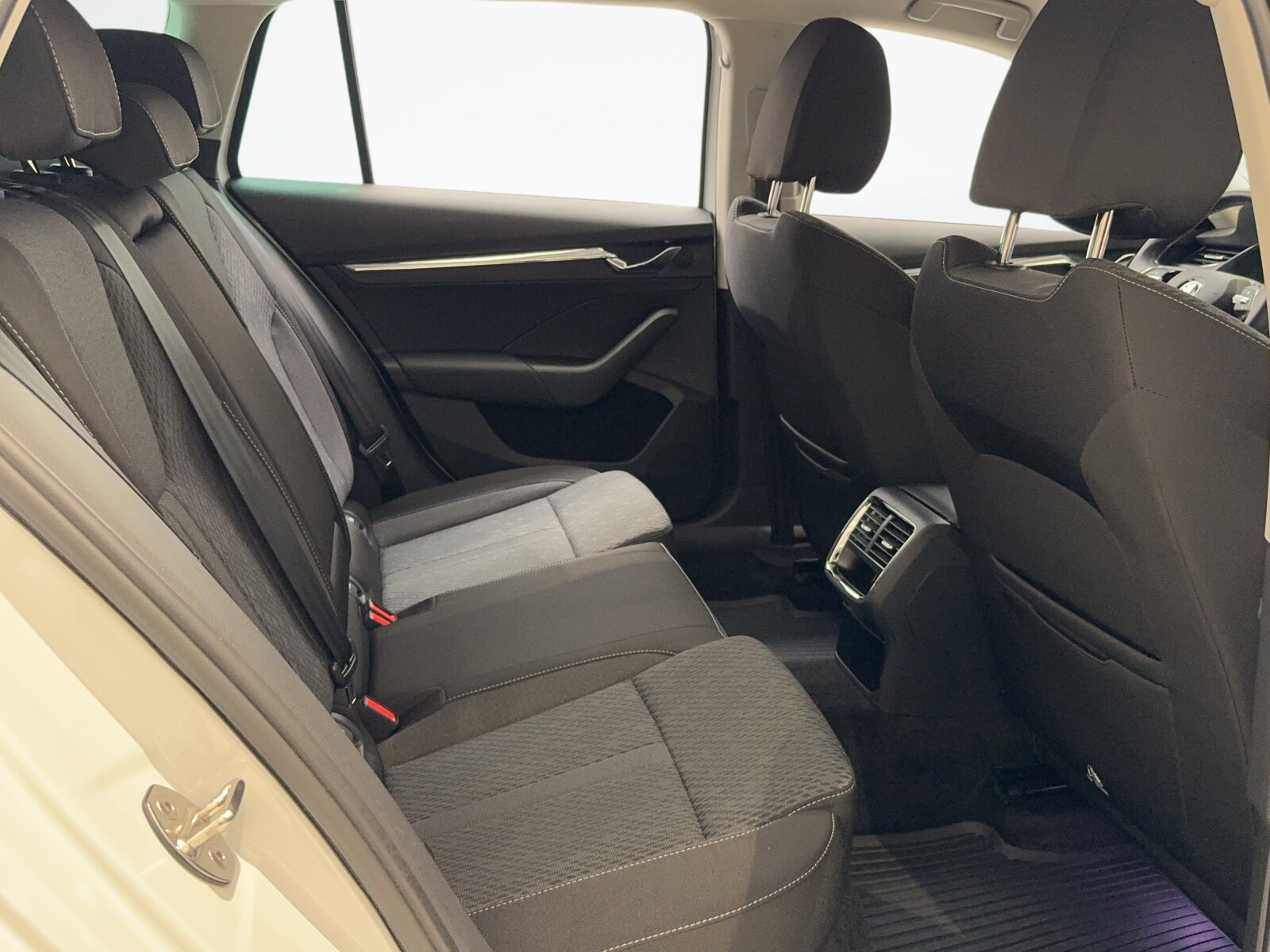 Škoda Octavia Combi - zdjęcie 17