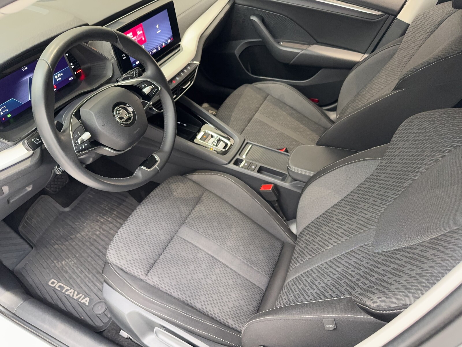 Škoda Octavia Combi - zdjęcie 11