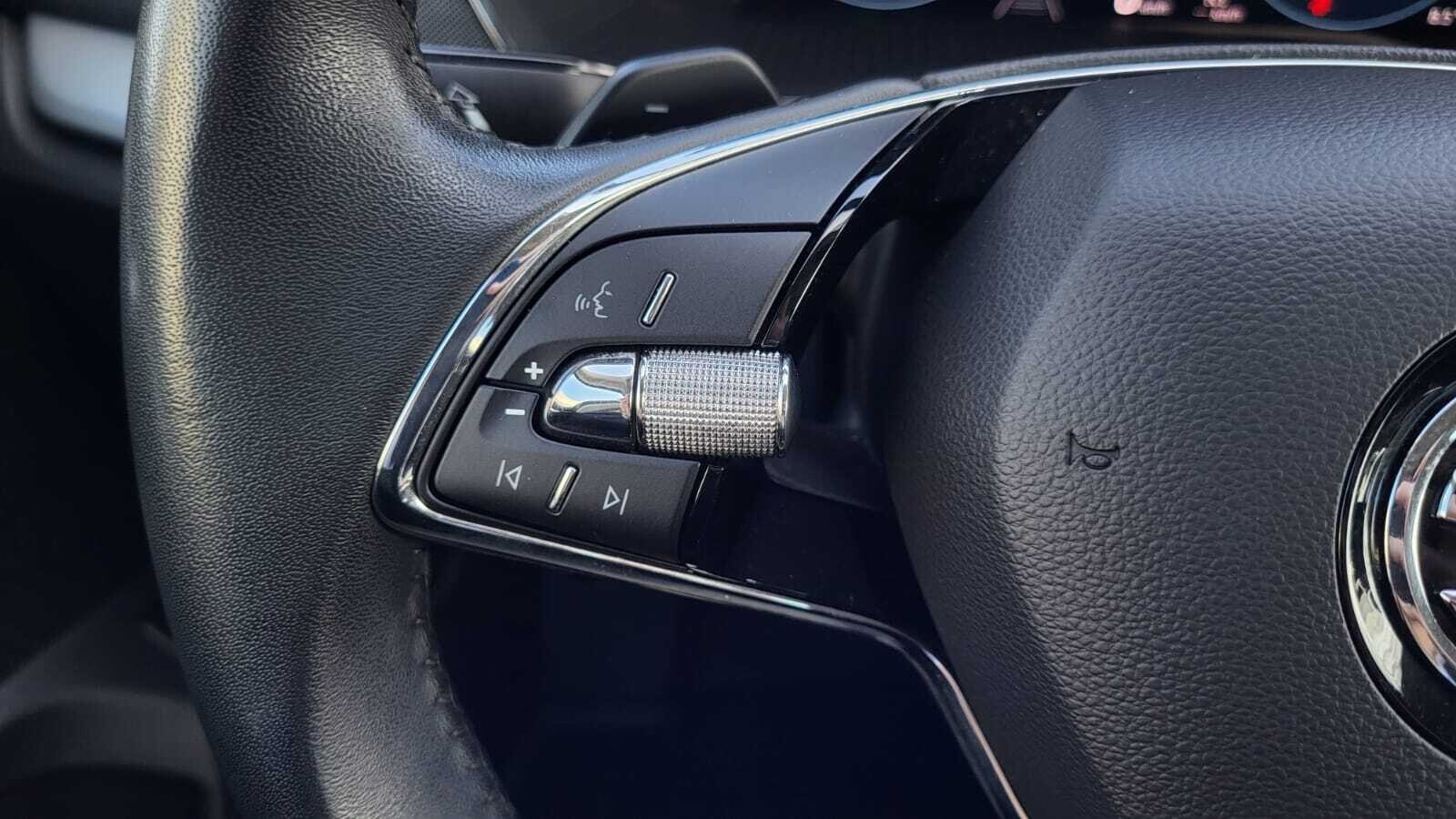 Škoda Octavia Combi - zdjęcie 18