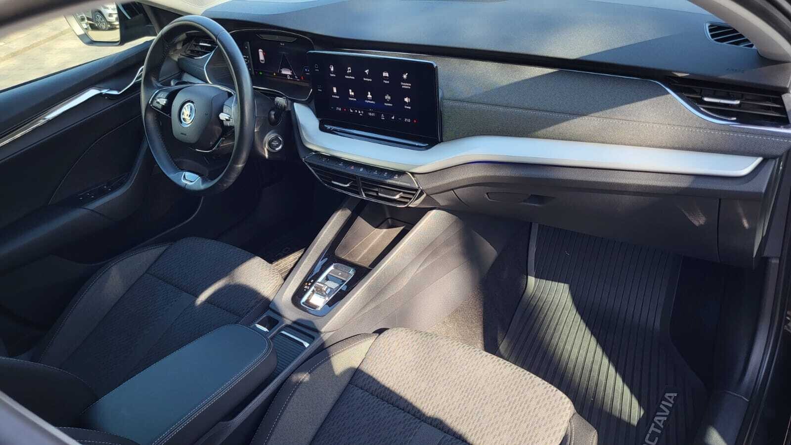Škoda Octavia Combi - zdjęcie 14
