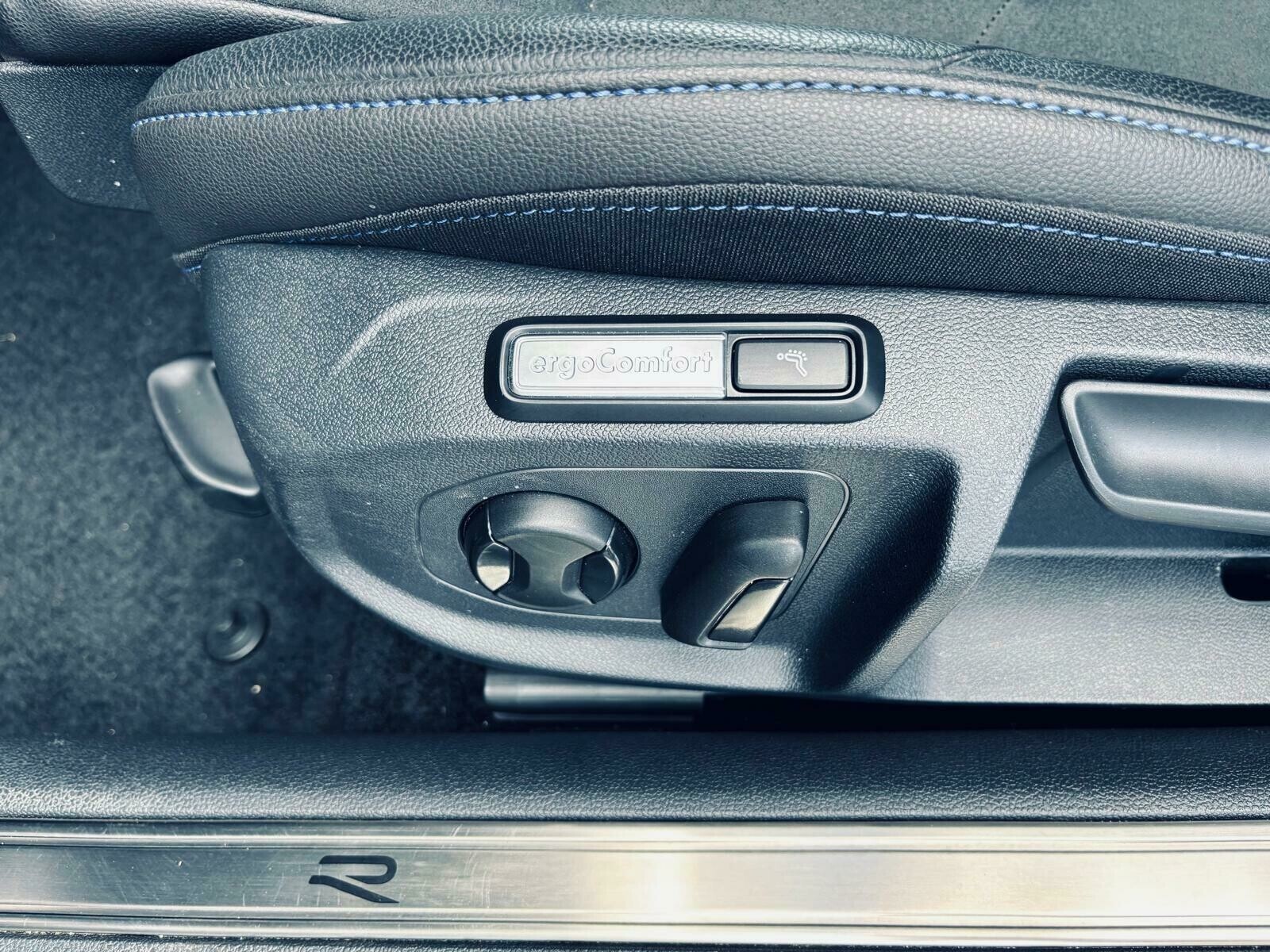 Volkswagen Arteon - zdjęcie 17