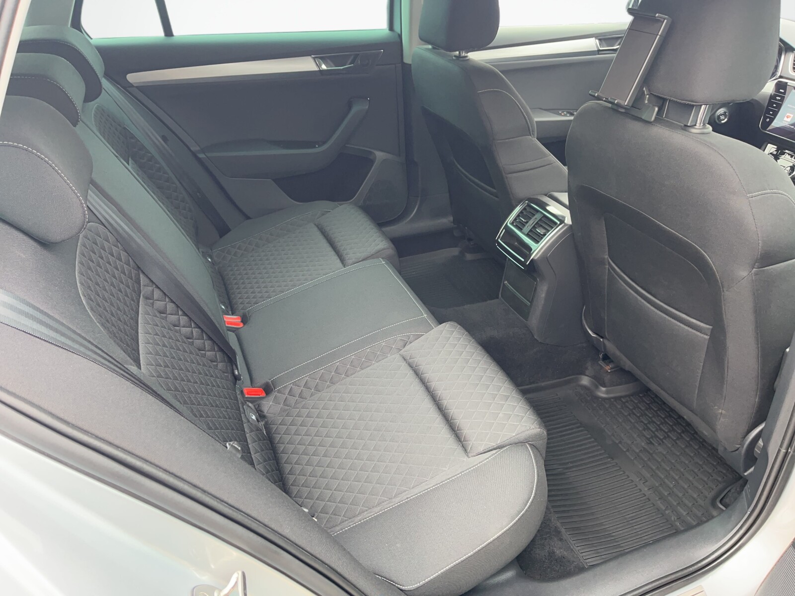 Škoda Superb - zdjęcie 11