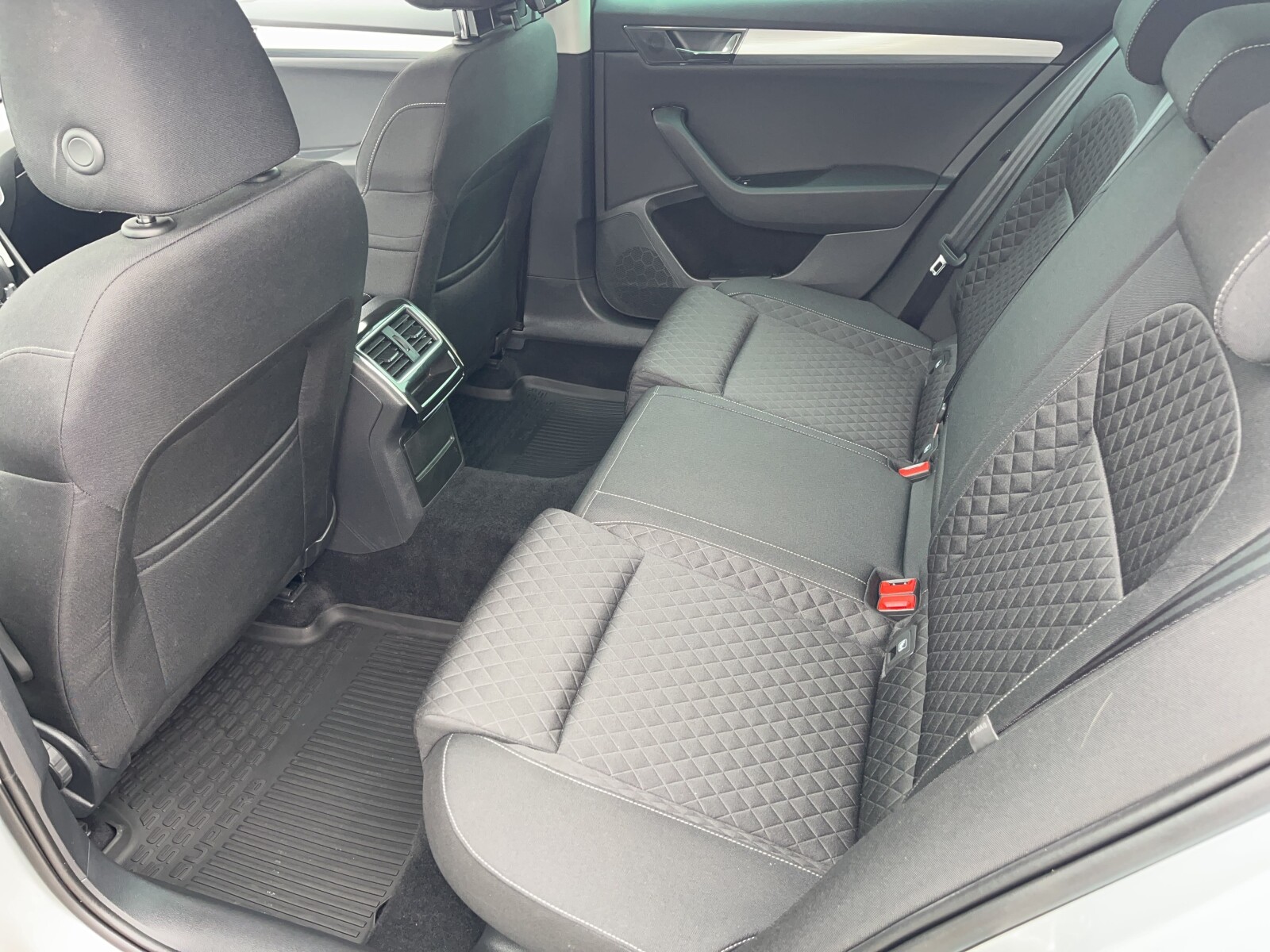 Škoda Superb - zdjęcie 10