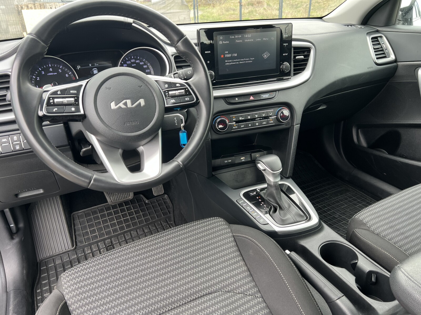 Kia Ceed - zdjęcie 25