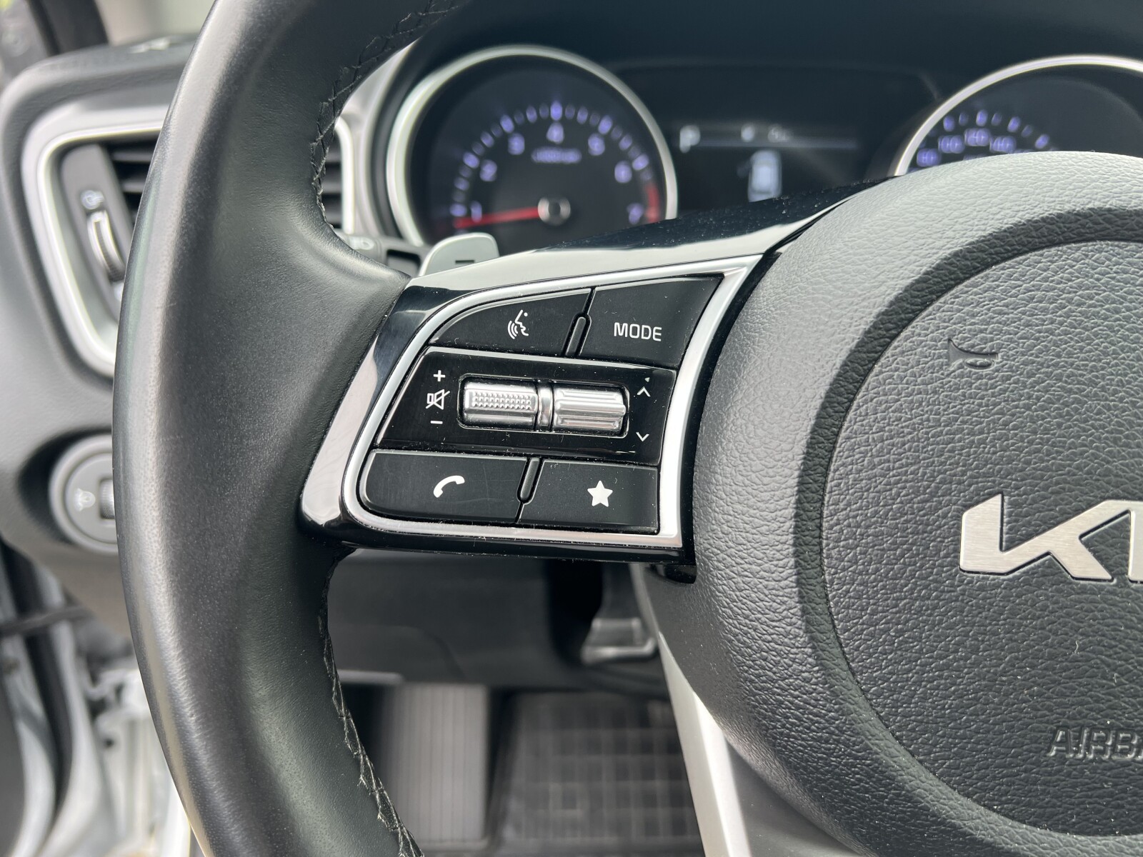 Kia Ceed - zdjęcie 18