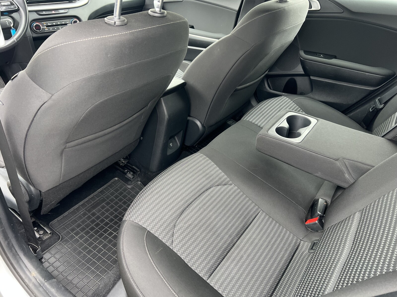 Kia Ceed - zdjęcie 24