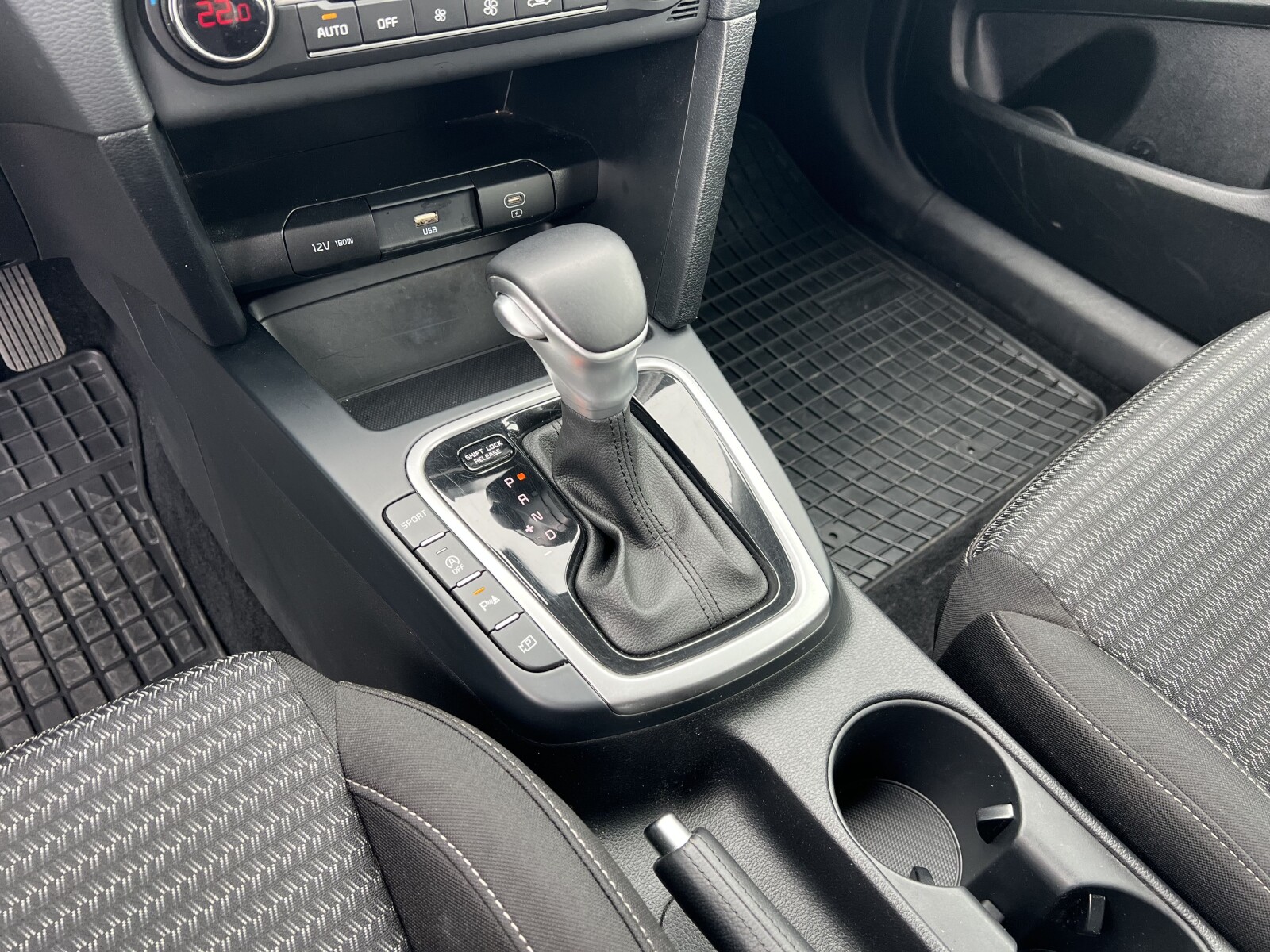 Kia Ceed - zdjęcie 13