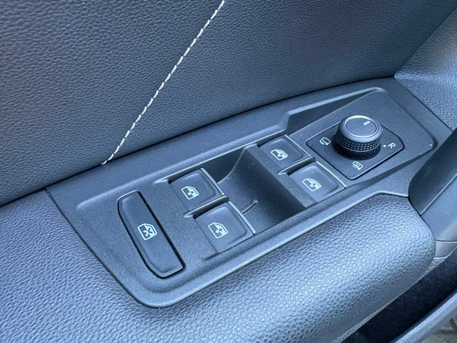 Volkswagen Tiguan - zdjęcie 21