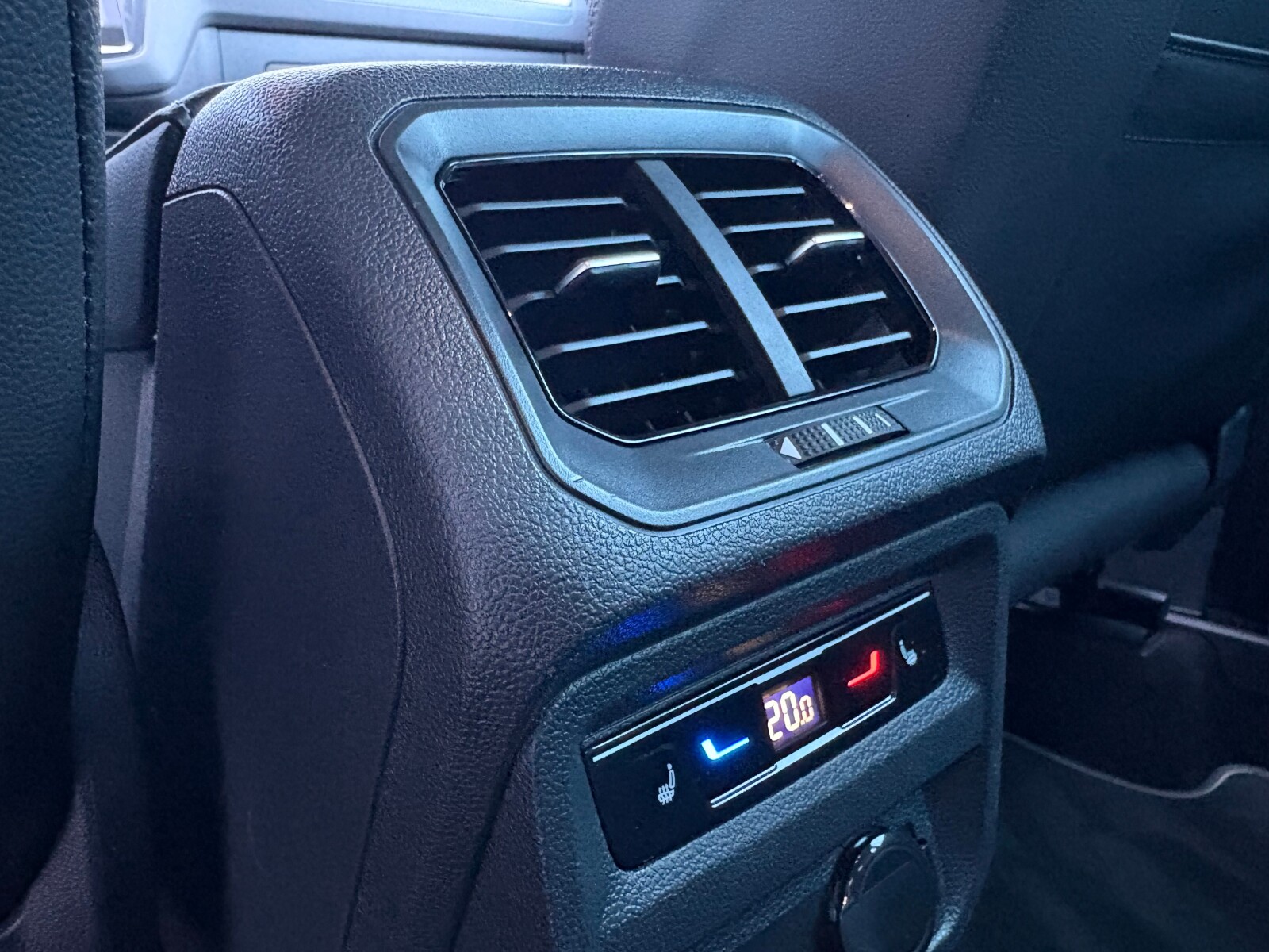 Volkswagen Tiguan - zdjęcie 15