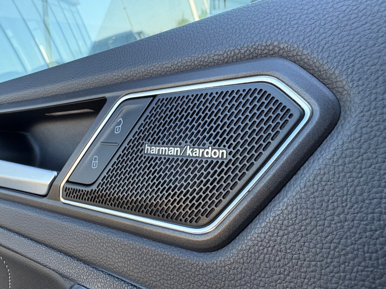 Volkswagen Tiguan - zdjęcie 23