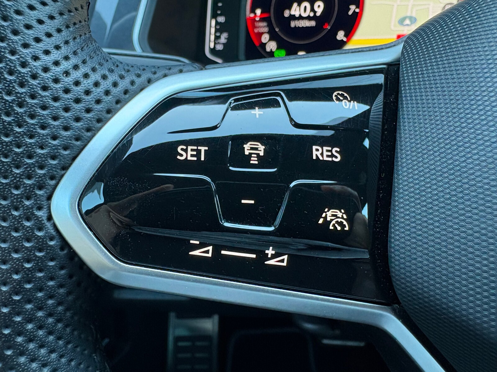 Volkswagen Tiguan - zdjęcie 25