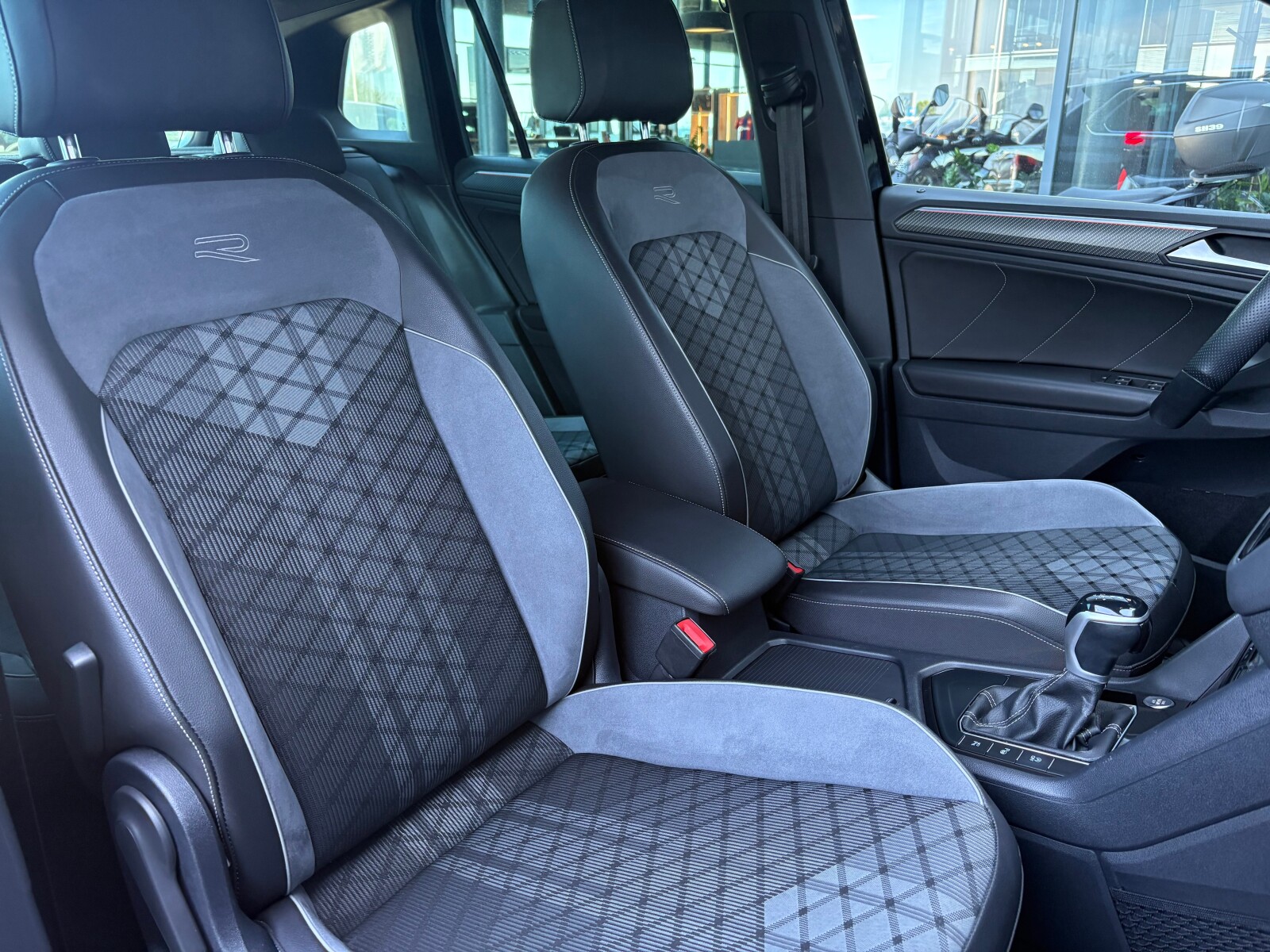Volkswagen Tiguan - zdjęcie 18