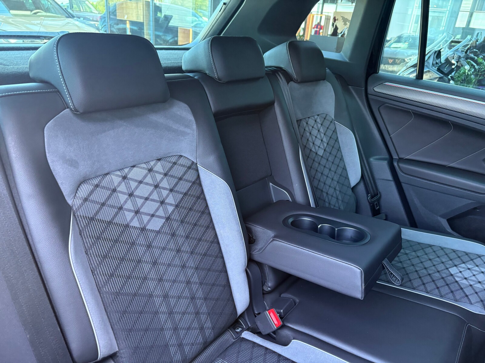 Volkswagen Tiguan - zdjęcie 16