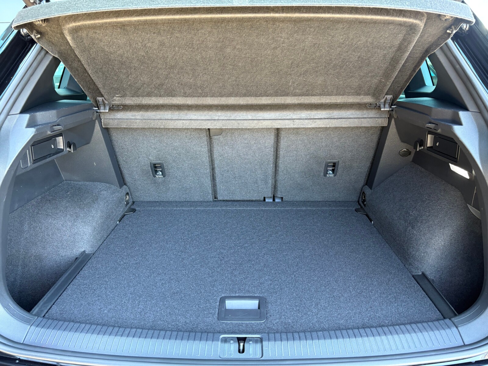 Volkswagen Tiguan - zdjęcie 19