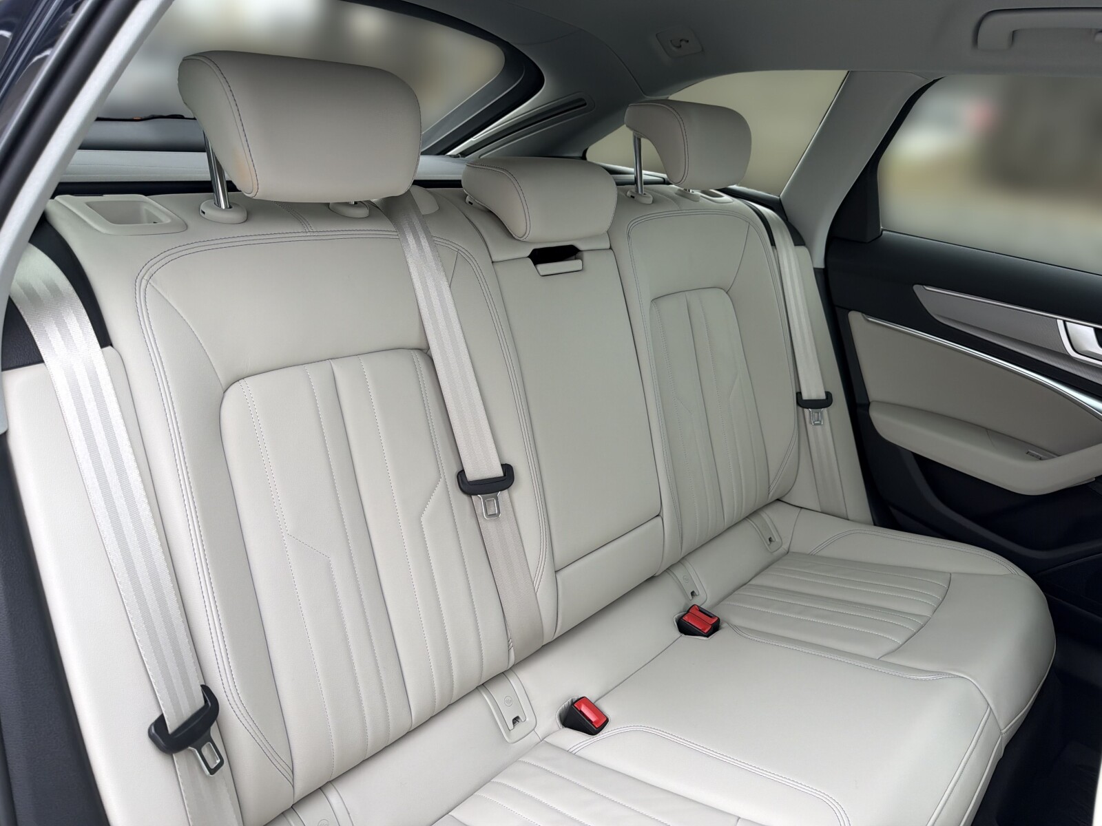 Audi A6 Avant - zdjęcie 14