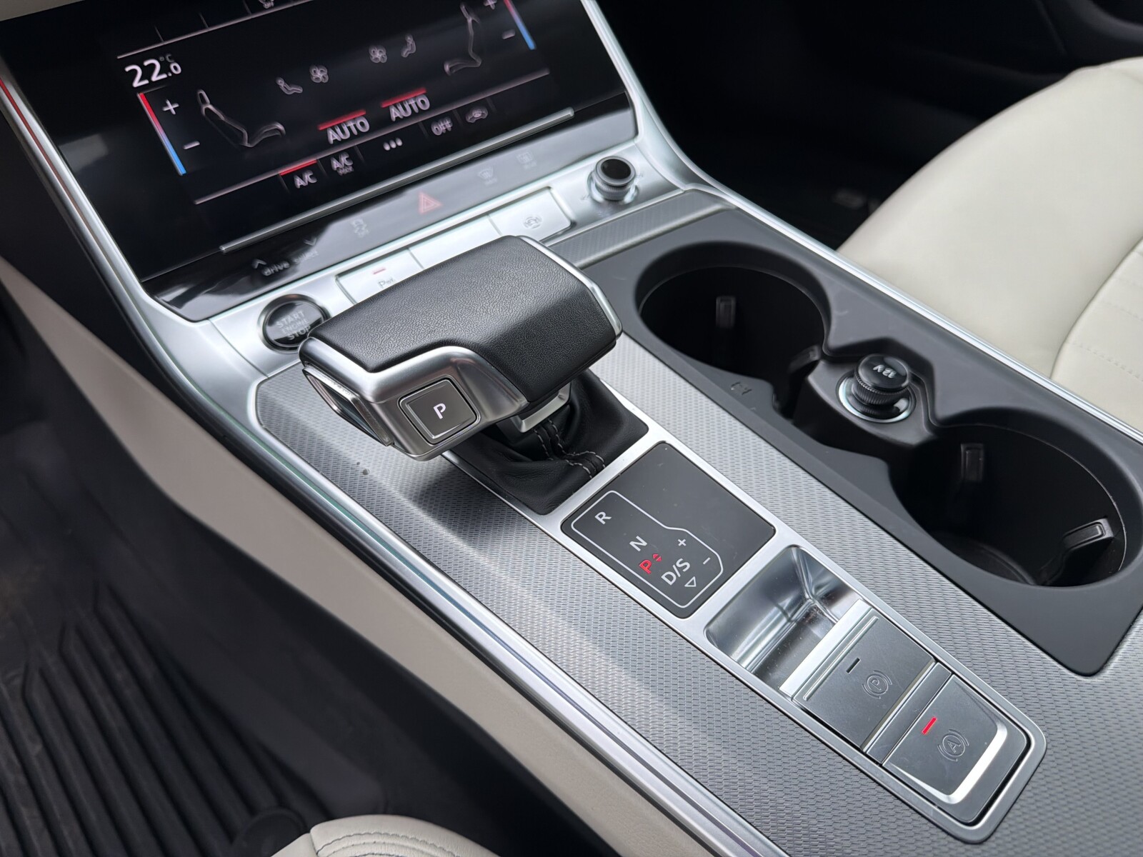Audi A6 Avant - zdjęcie 21