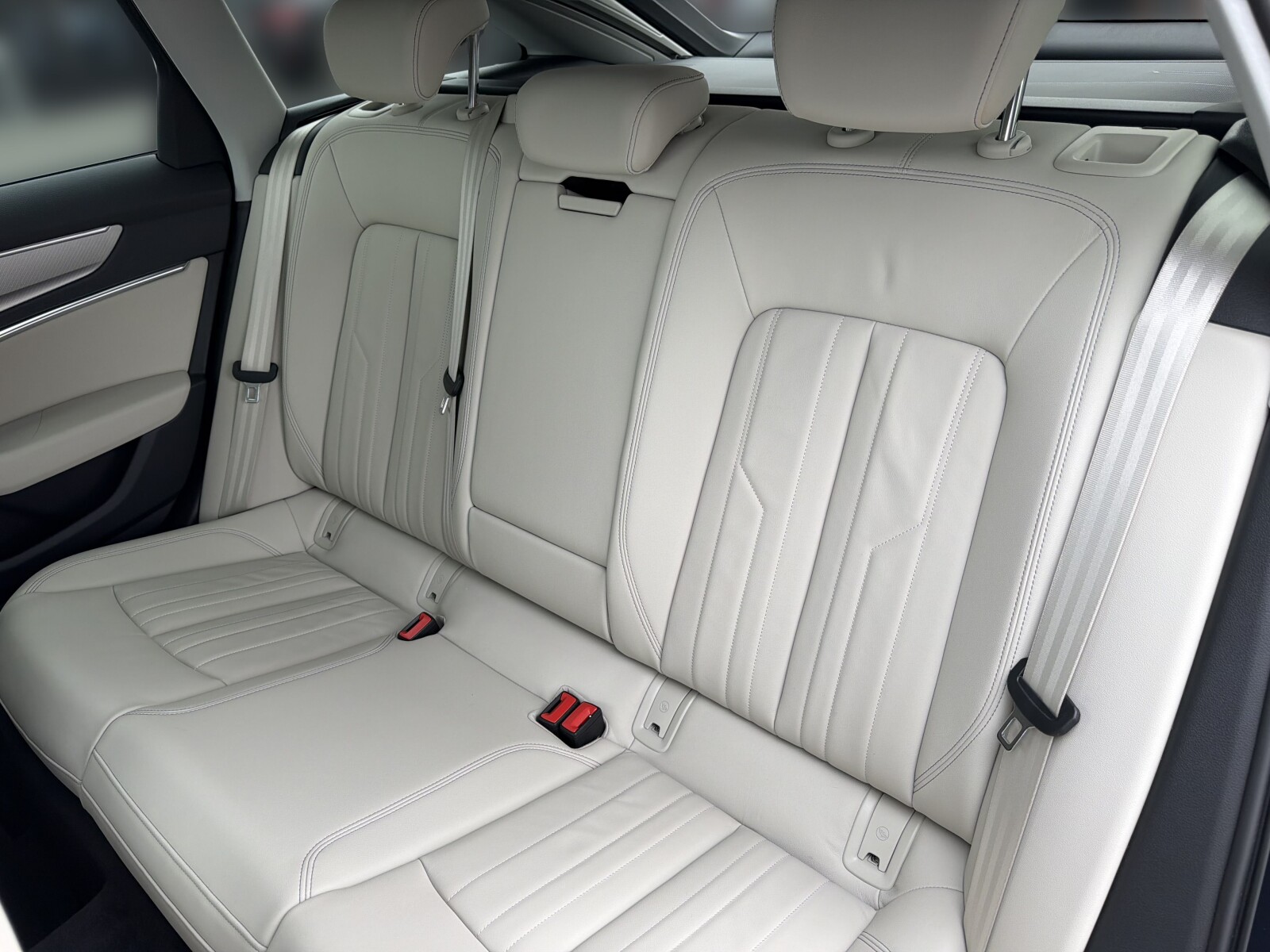Audi A6 Avant - zdjęcie 13
