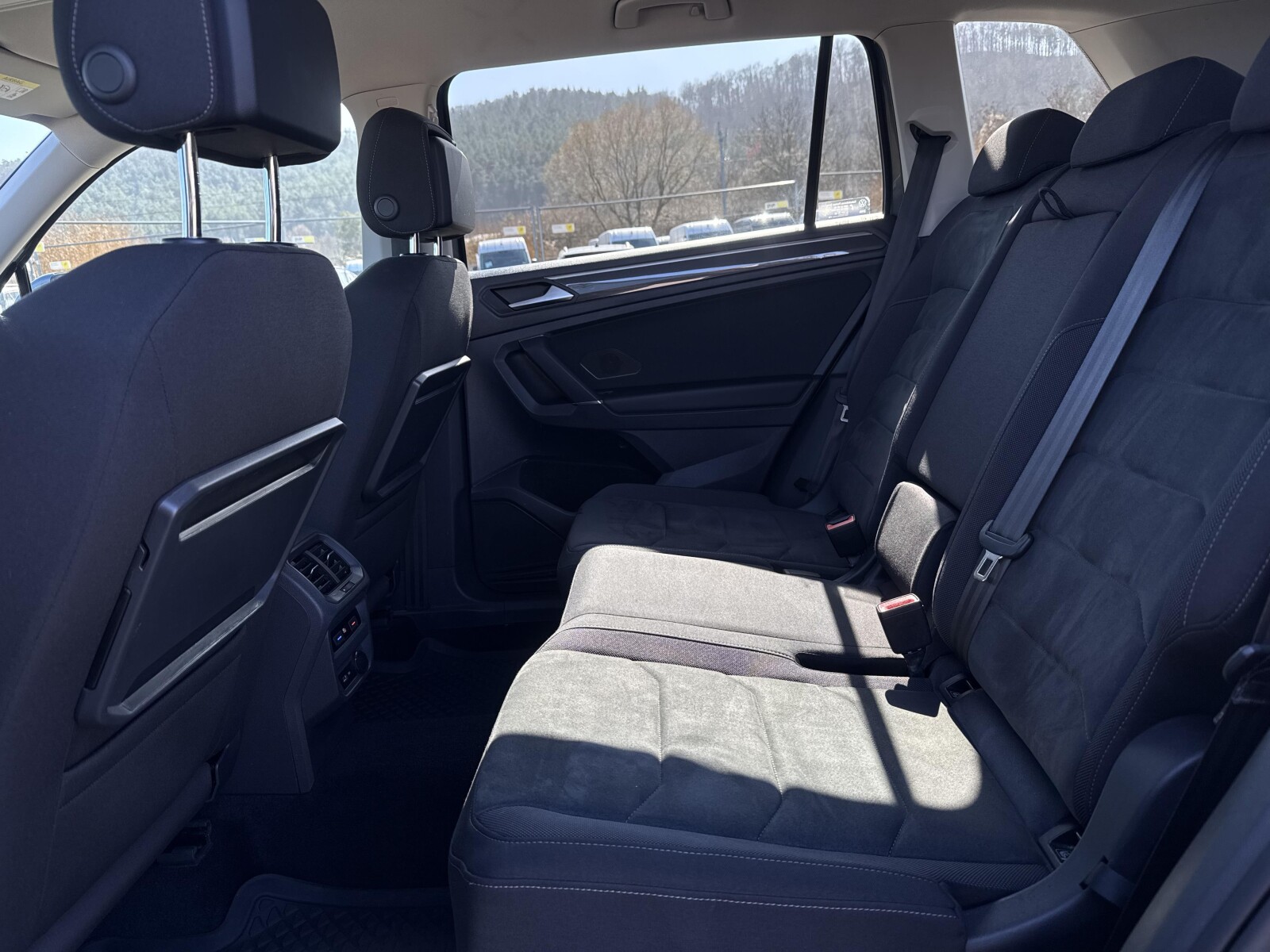 Volkswagen Tiguan Allspace - zdjęcie 31