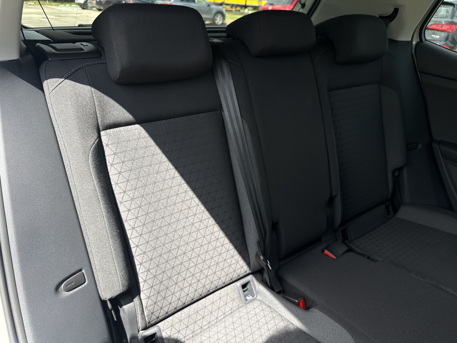 Volkswagen T-Cross - zdjęcie 30