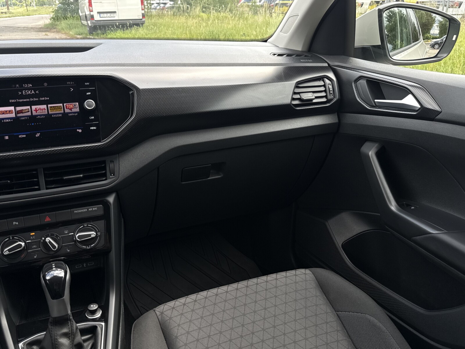 Volkswagen T-Cross - zdjęcie 11