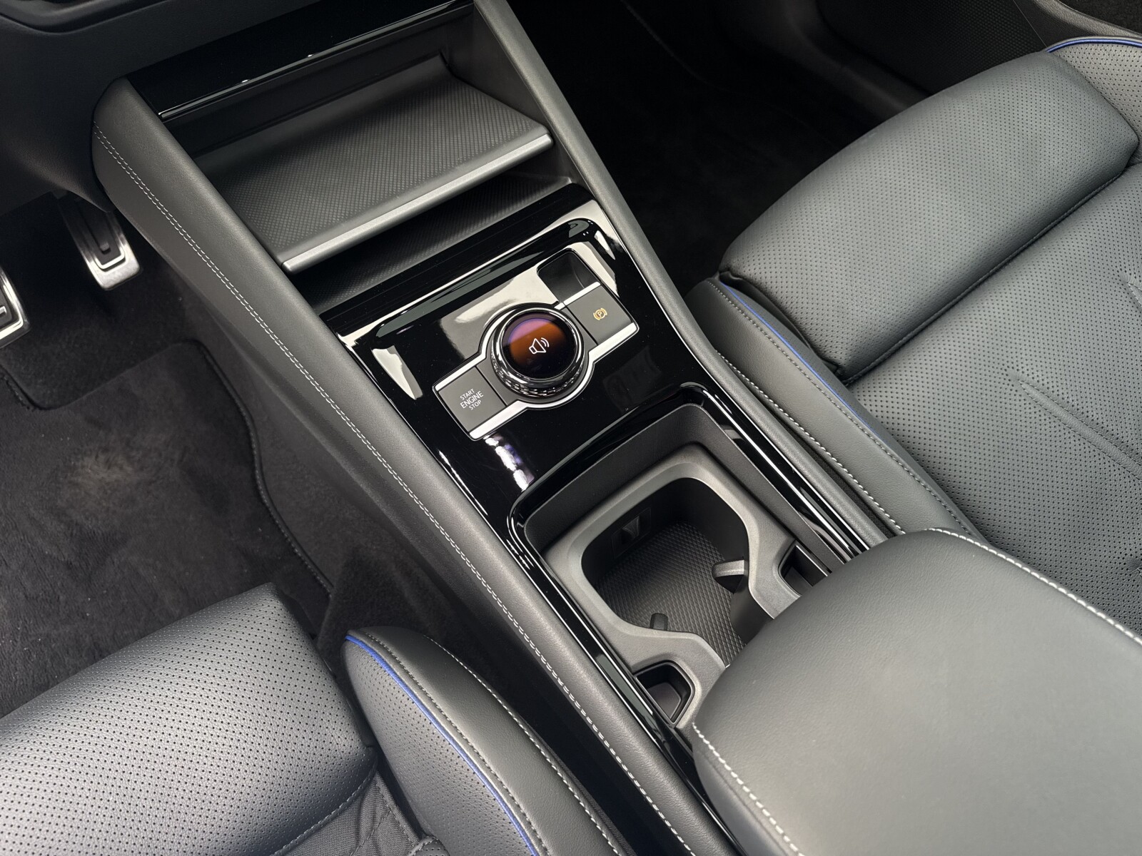 Volkswagen Tiguan - zdjęcie 25